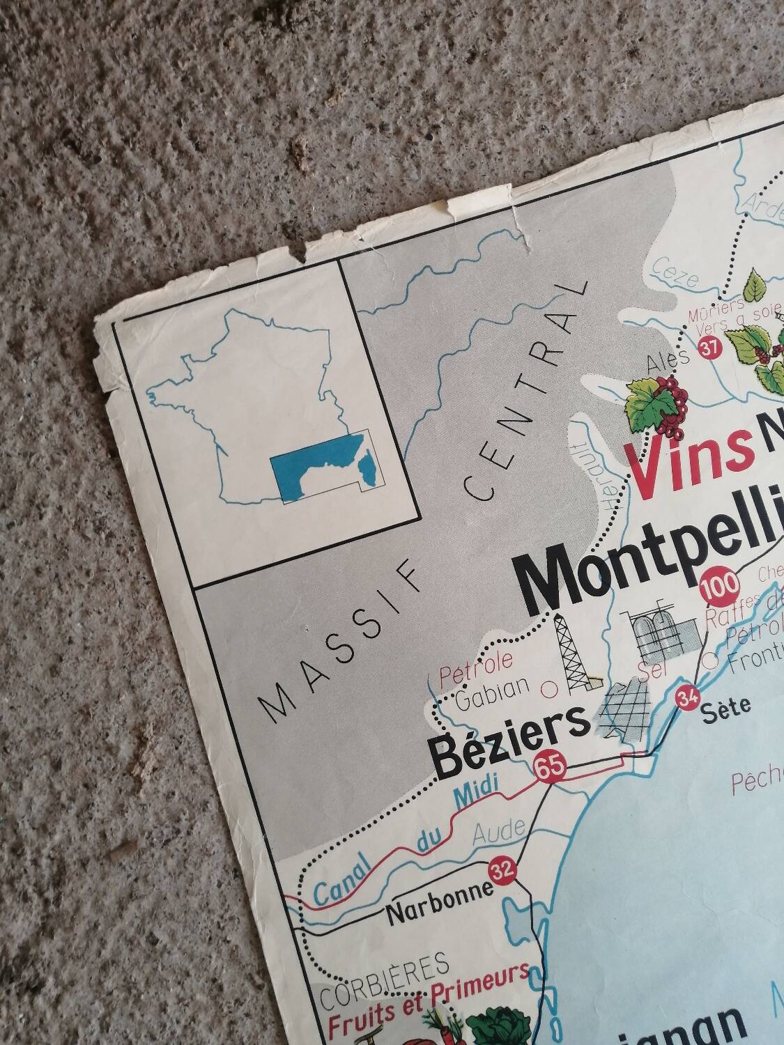 Vintage school map mdi FRANCE Corsica Massif Central