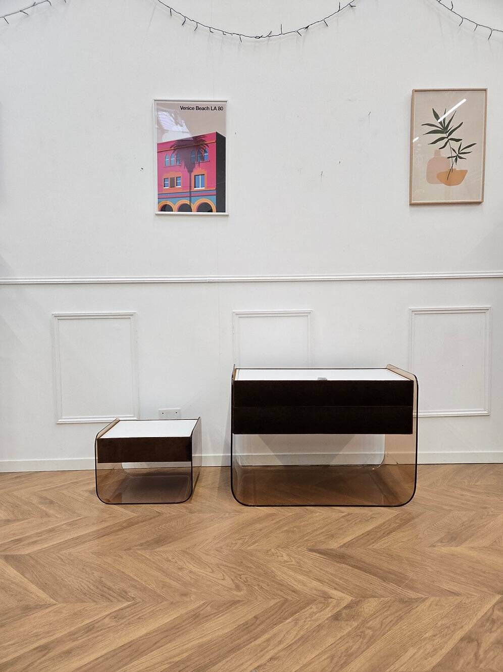 Commode / coiffeuse et chevet en plexiglass