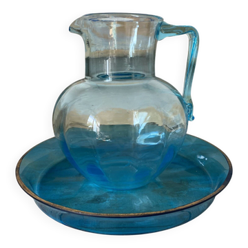 Pichet ancien en verre et  plateau