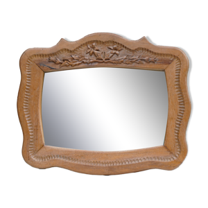 Miroir en bois sculpté