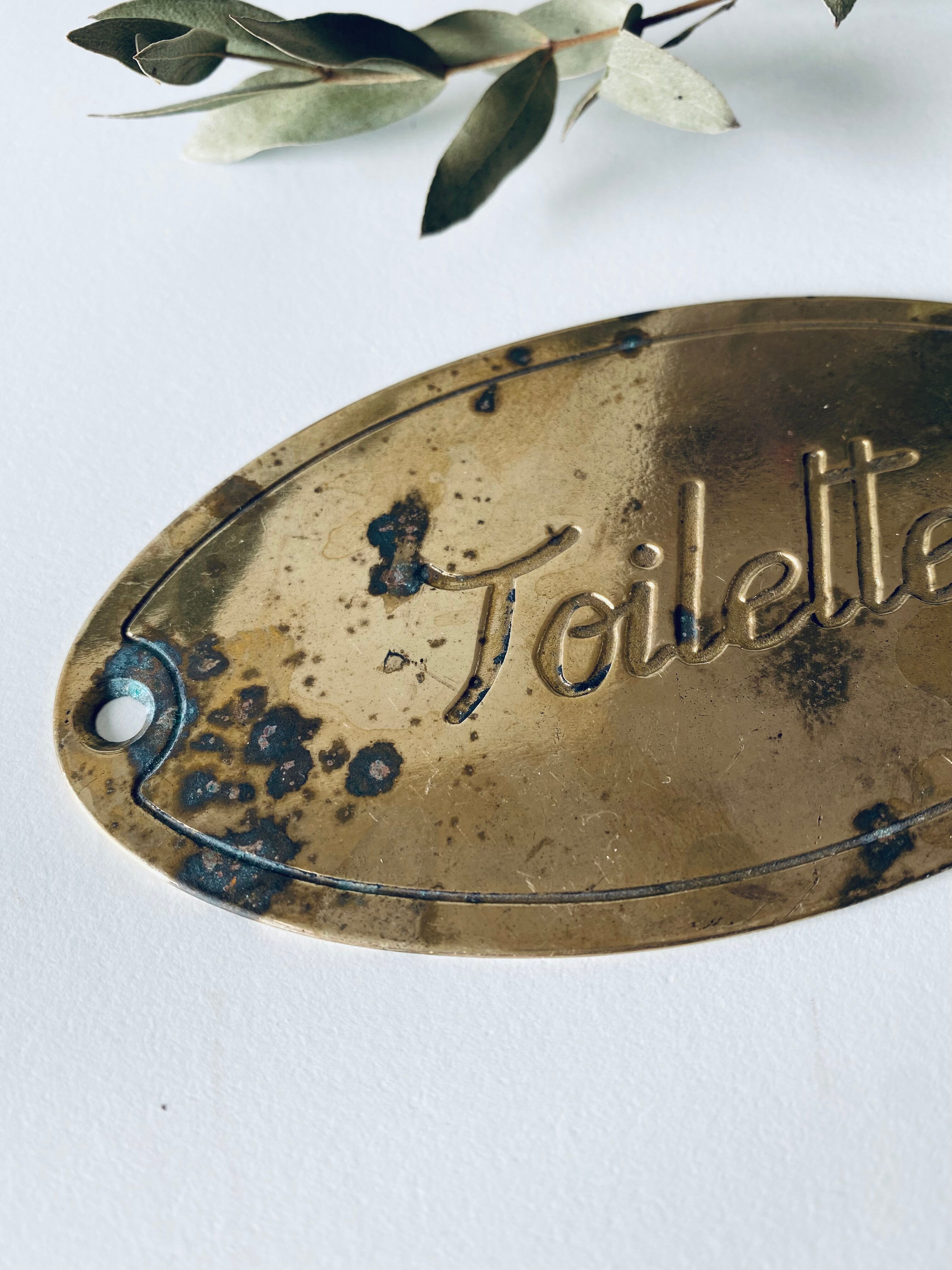Brass plate inscription "toilet"