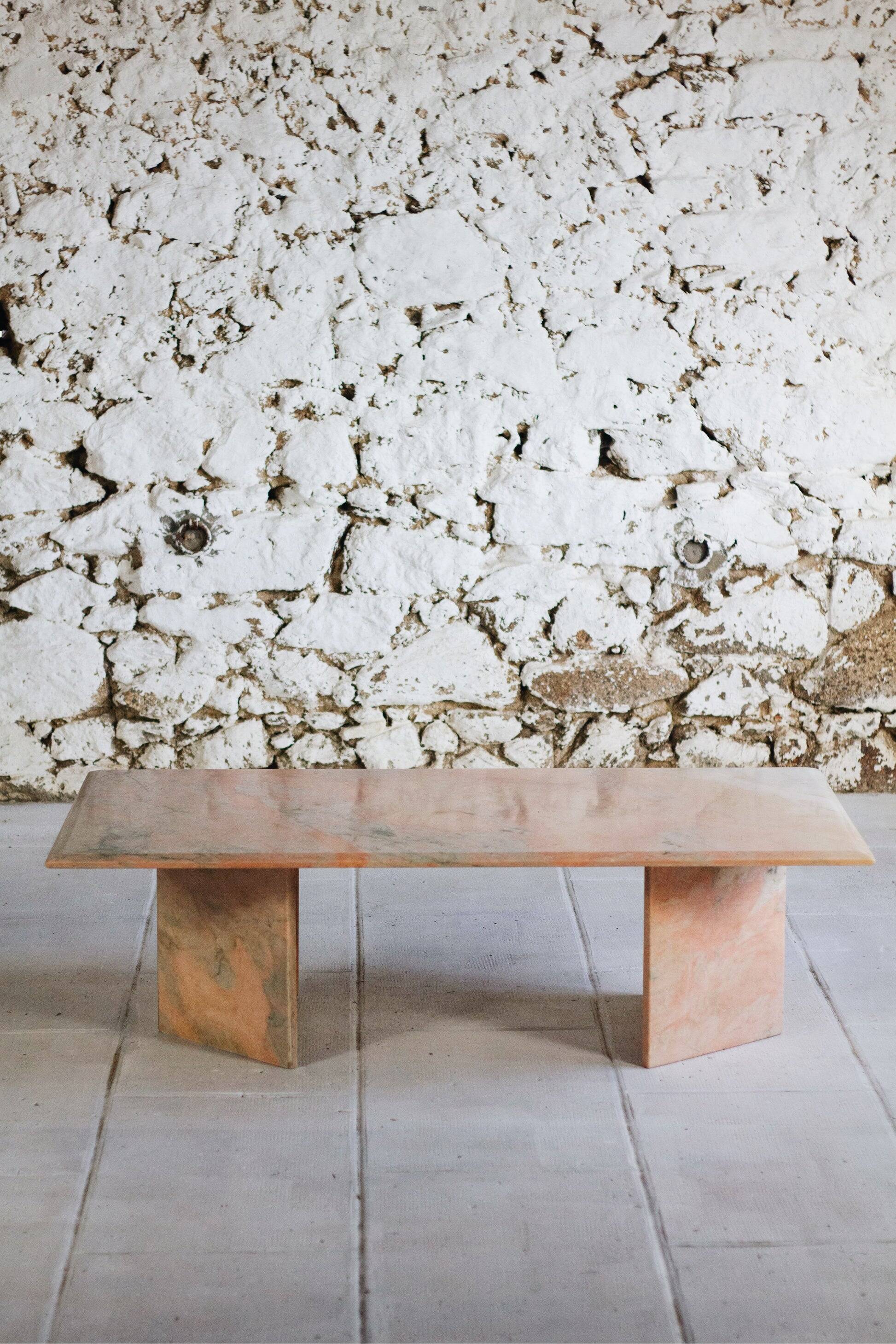 Table basse en marbre rose, 1970