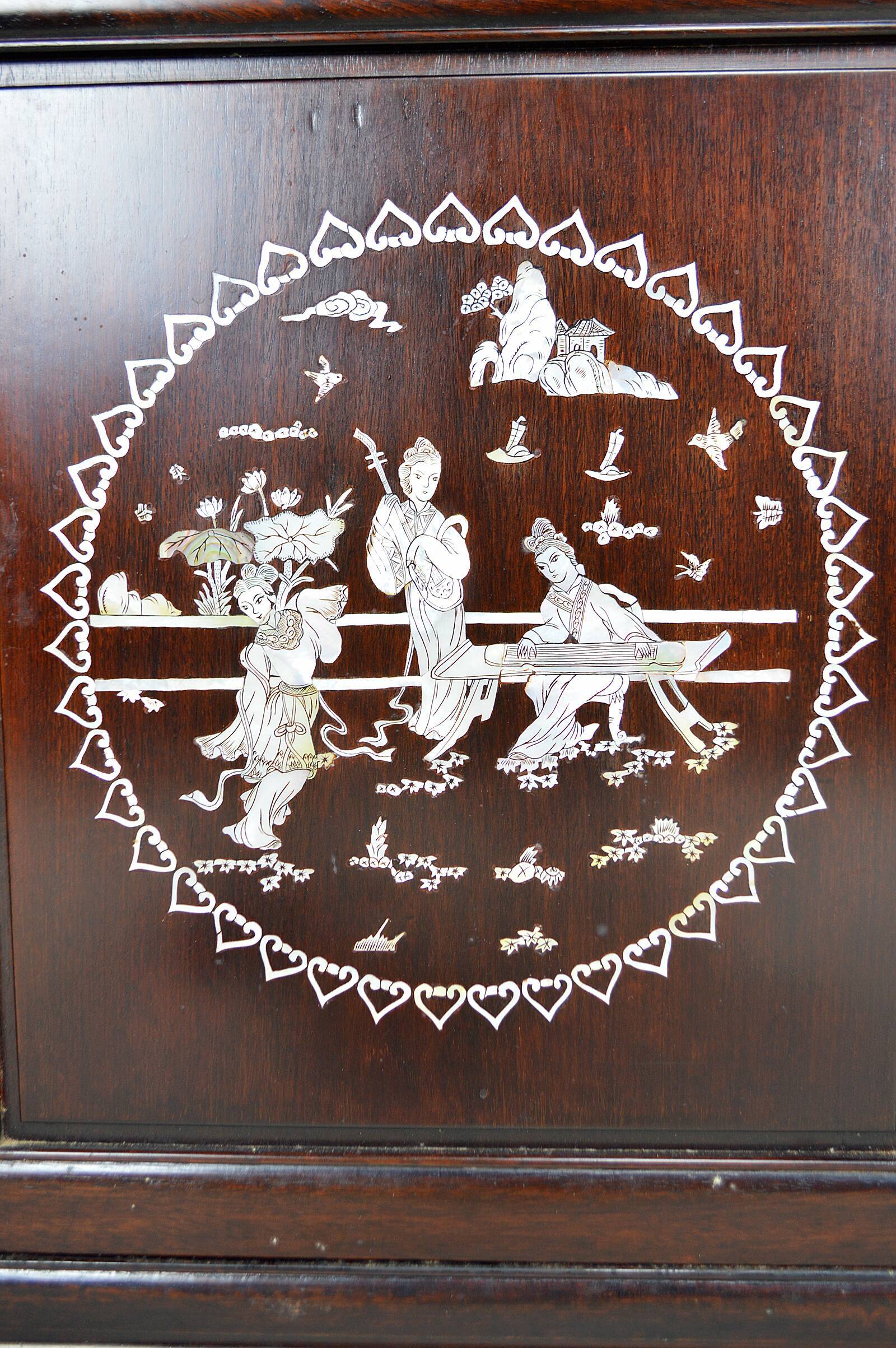 Enfilade en bois marqueté de nacre, asie, milieu xxe