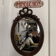 Antique oval mirror in carved wood and Louis XVI style knot
