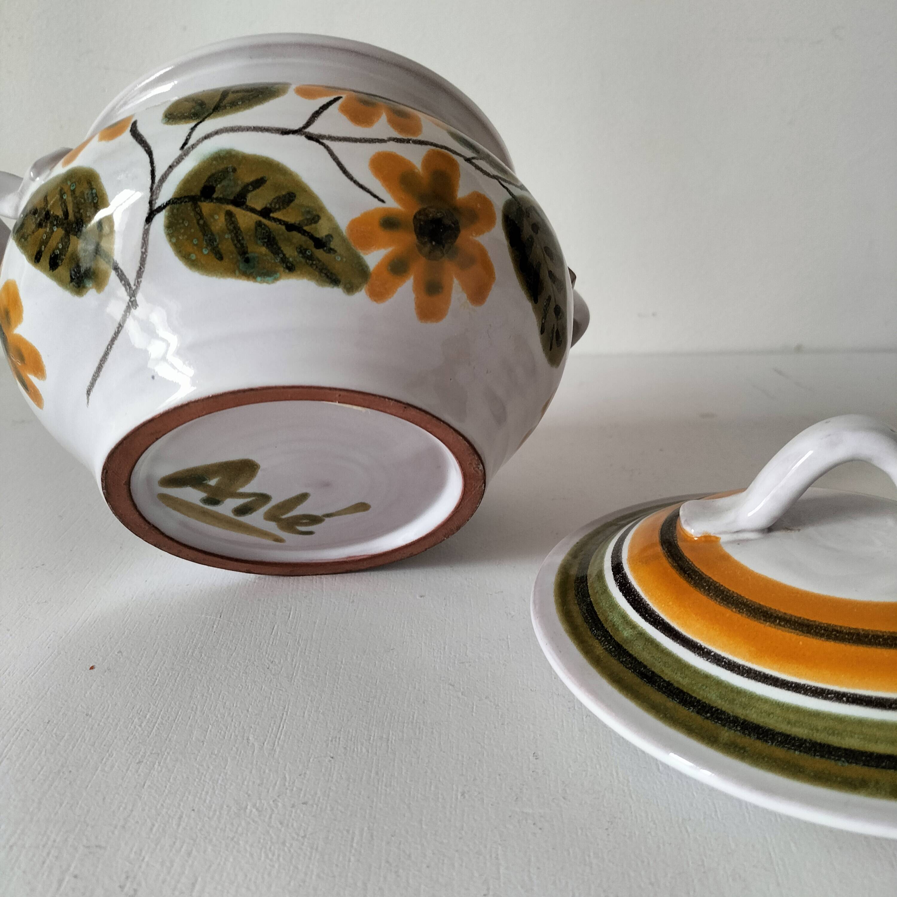Small soup tureen signed Guy Arlé