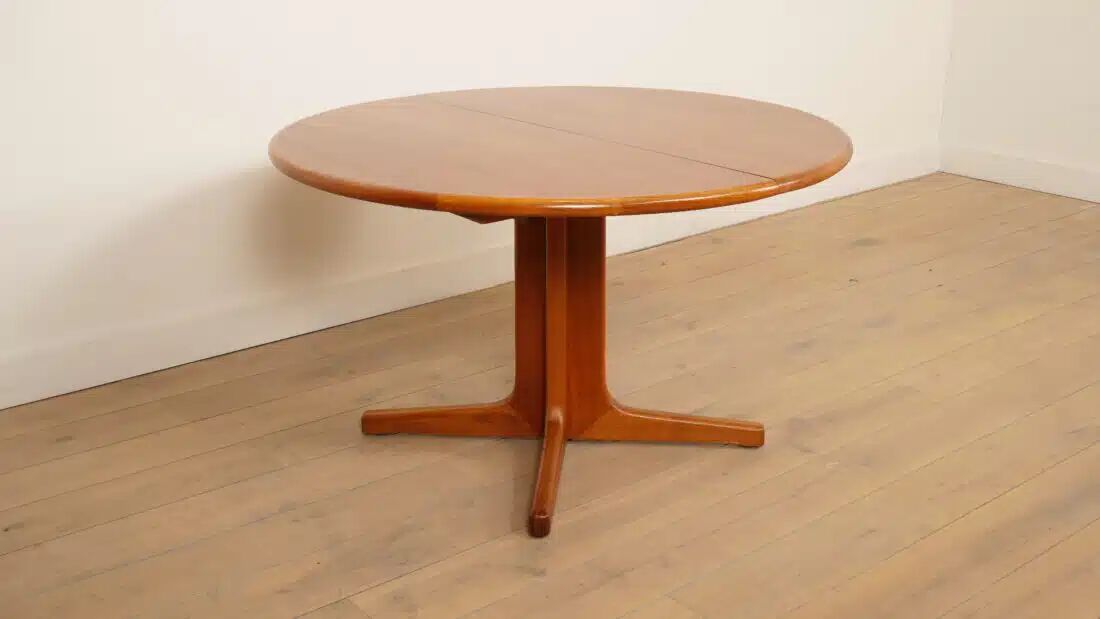 Vintage round dining table | extendable | teak | 121-173 cm