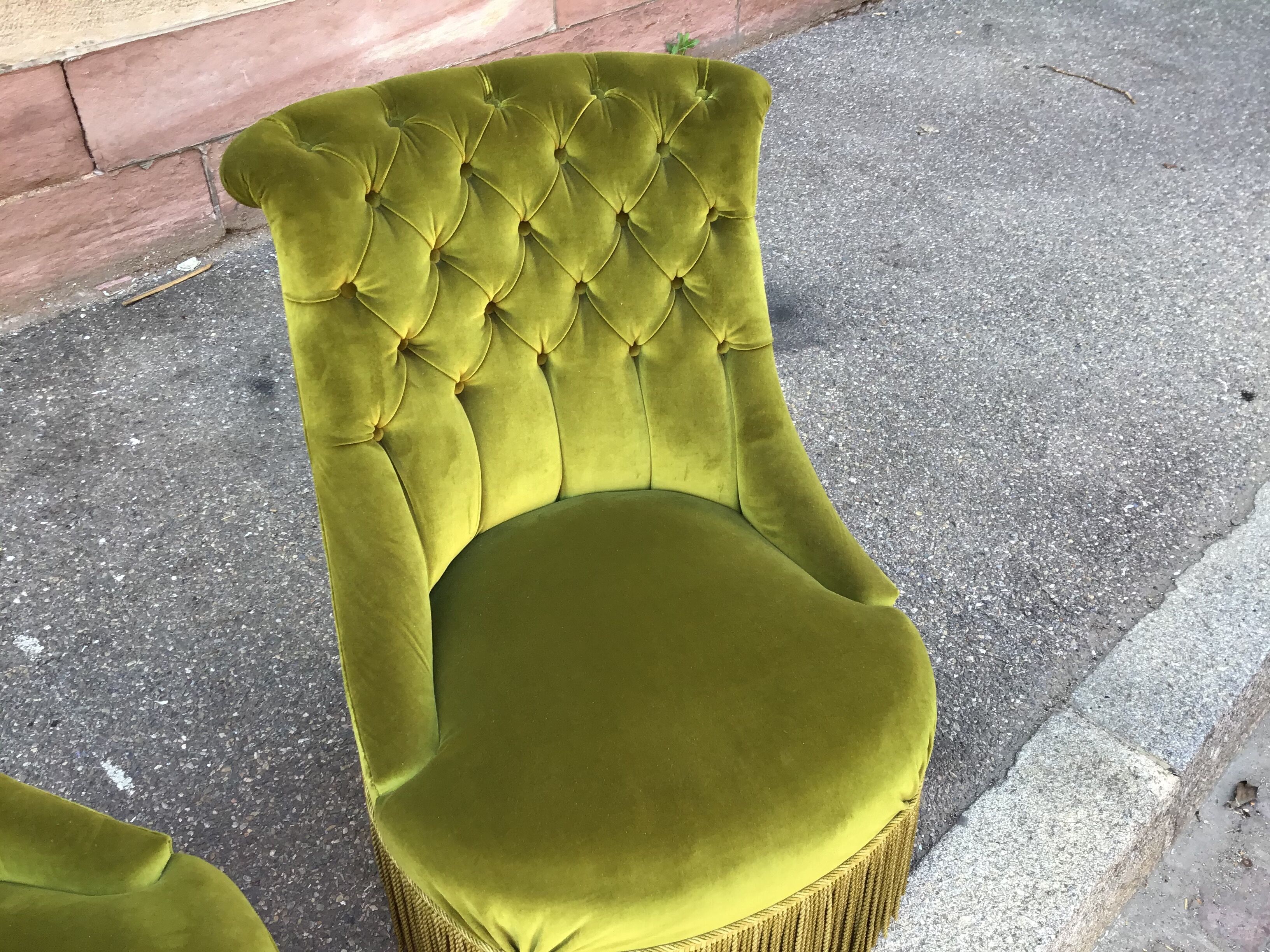 Paire de chauffeuses fauteuils crapaud 1930