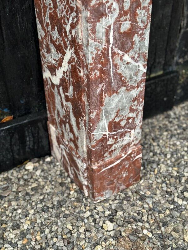 Cheminée de style Louis XVI en marbre rouge royal et blanc de Carrare vers 1900