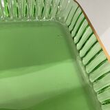 Service à liqueur en cristal teinté vert avec rehauts de dorures à décor de
