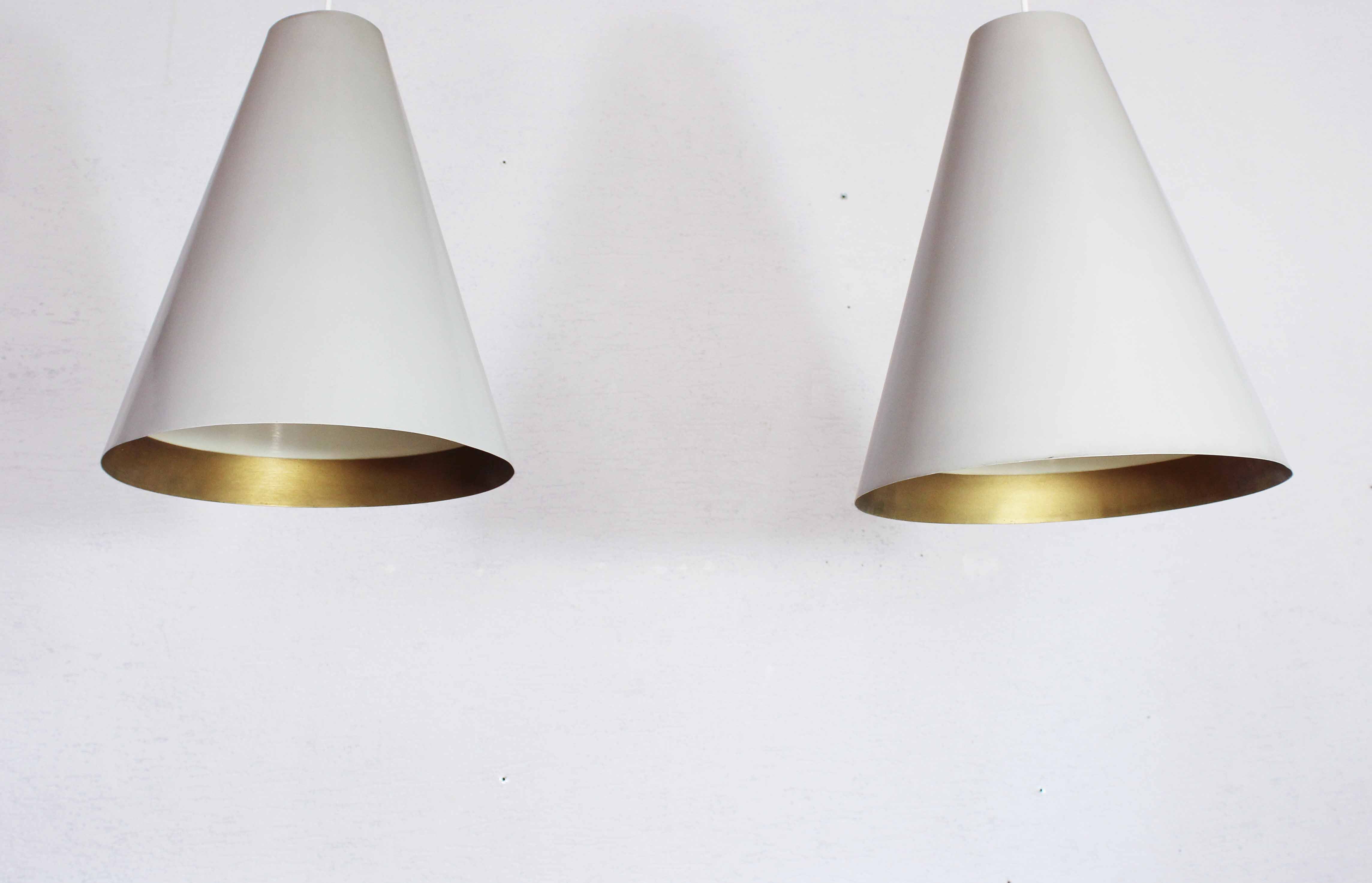 Pair of metal tapered suspensions