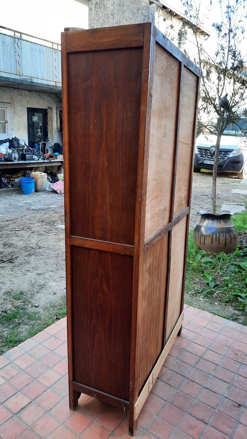 Art Deco style showcase