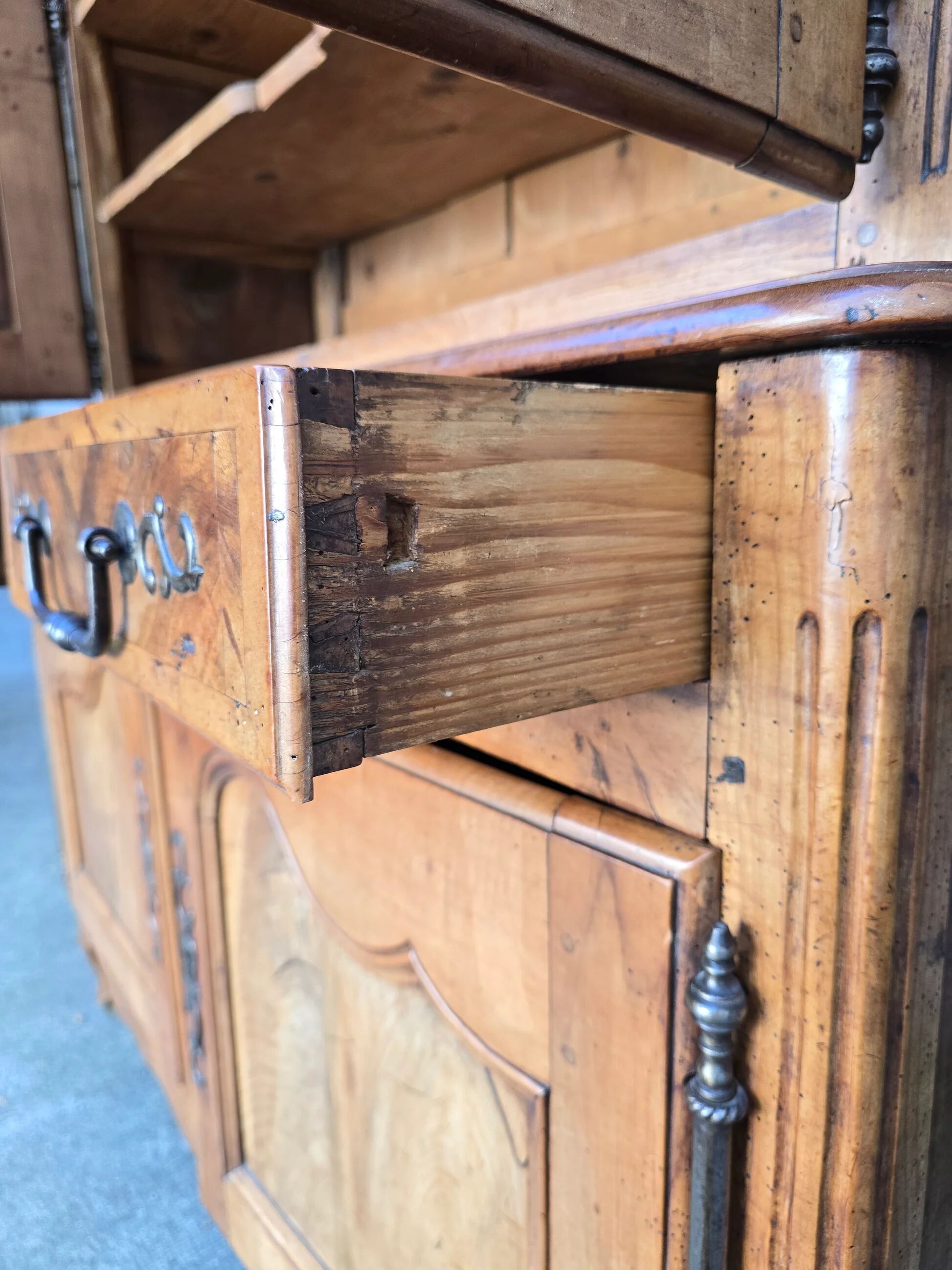 Louis XV two-body buffet in solid walnut – 18th century