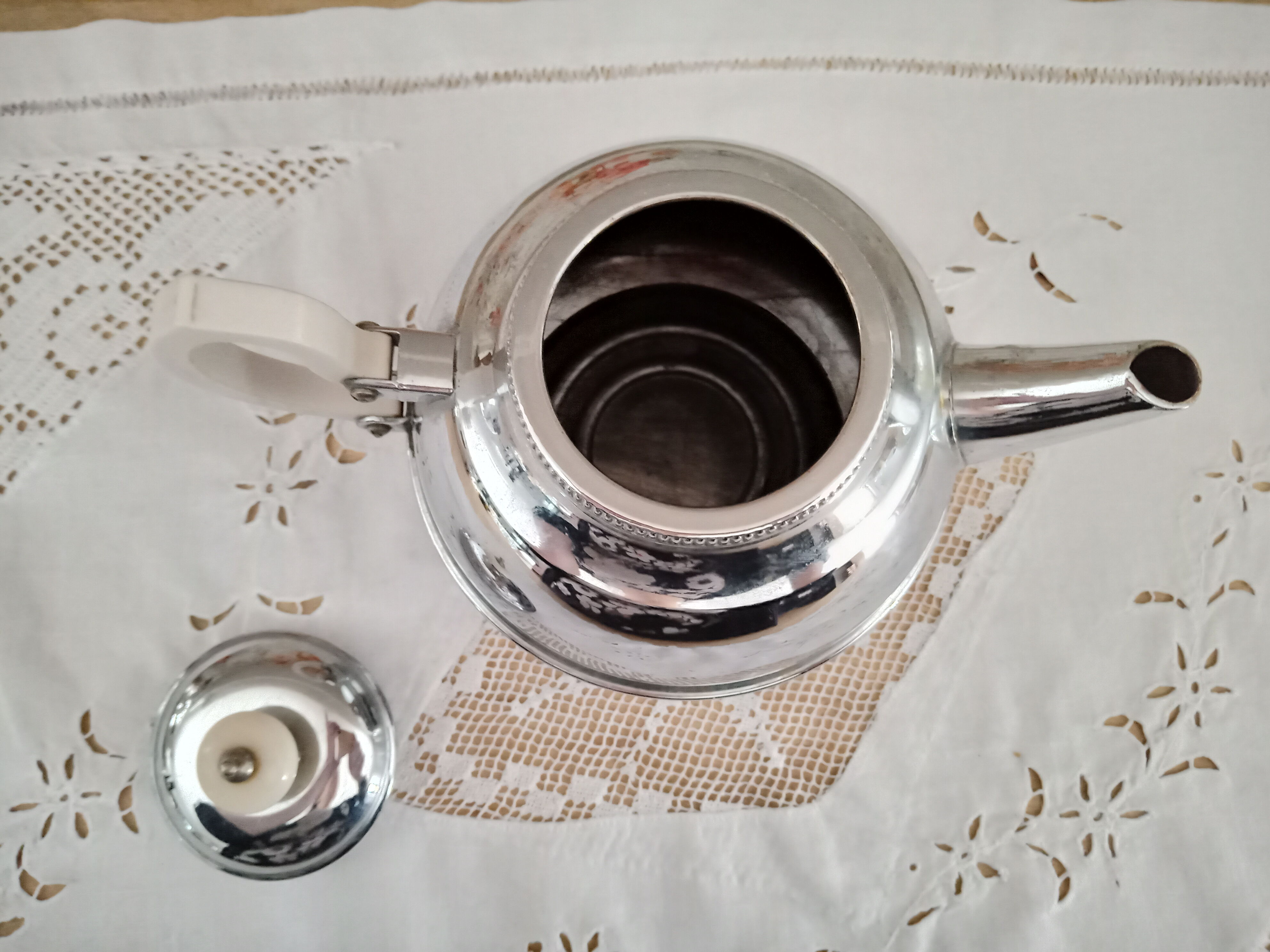 Vintage English teapot in chromed metal and bakelite "Denlagh Products"