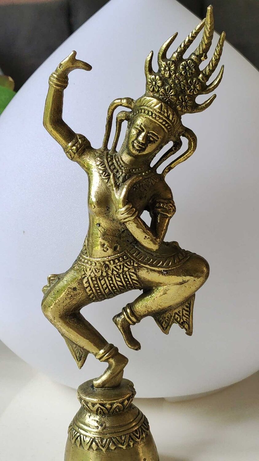 Clochette de table en forme de Danseuse céleste Apsara Khmer, en bronze doré
