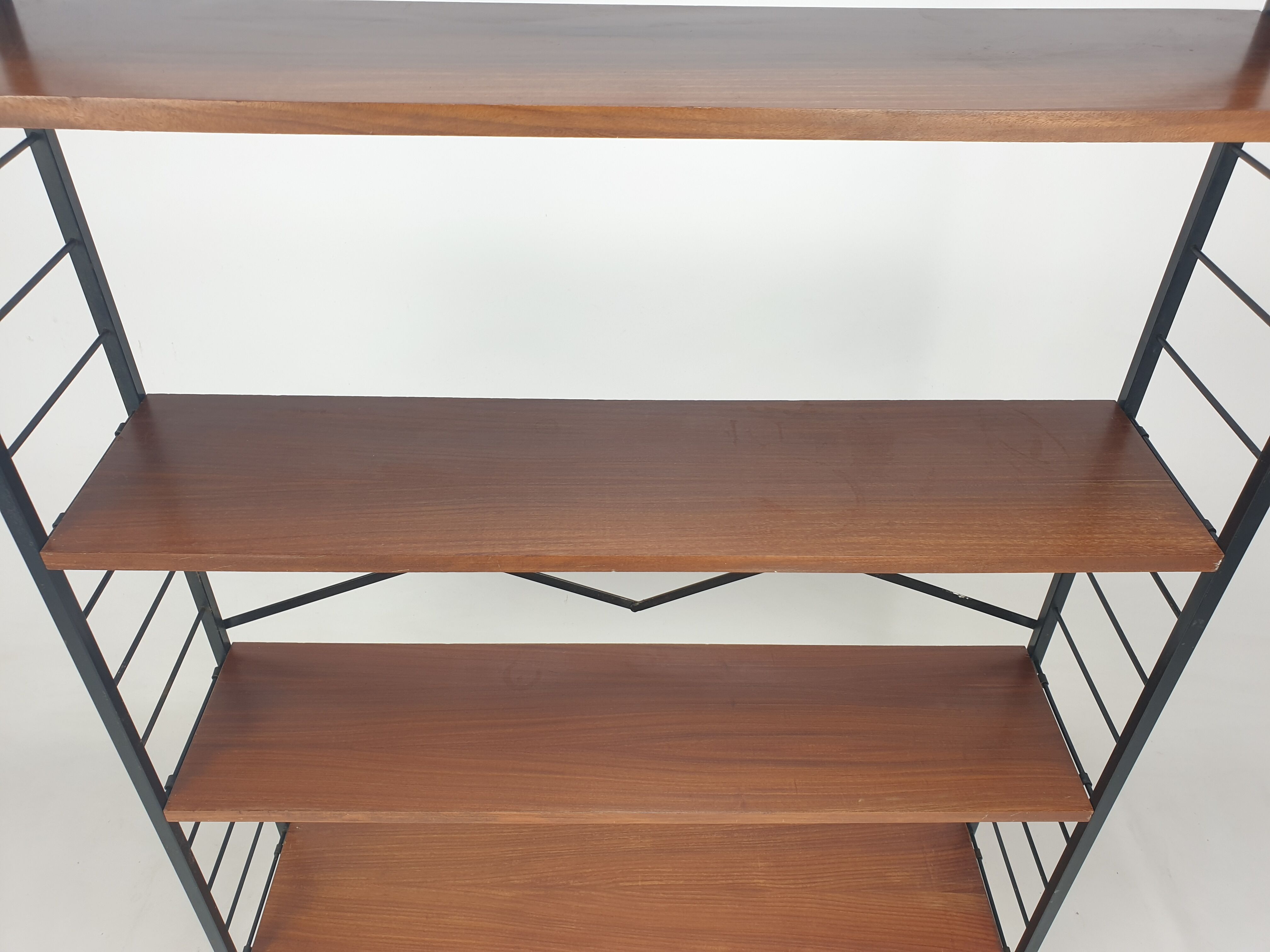 Italian free standing teak shelving unit, 1950