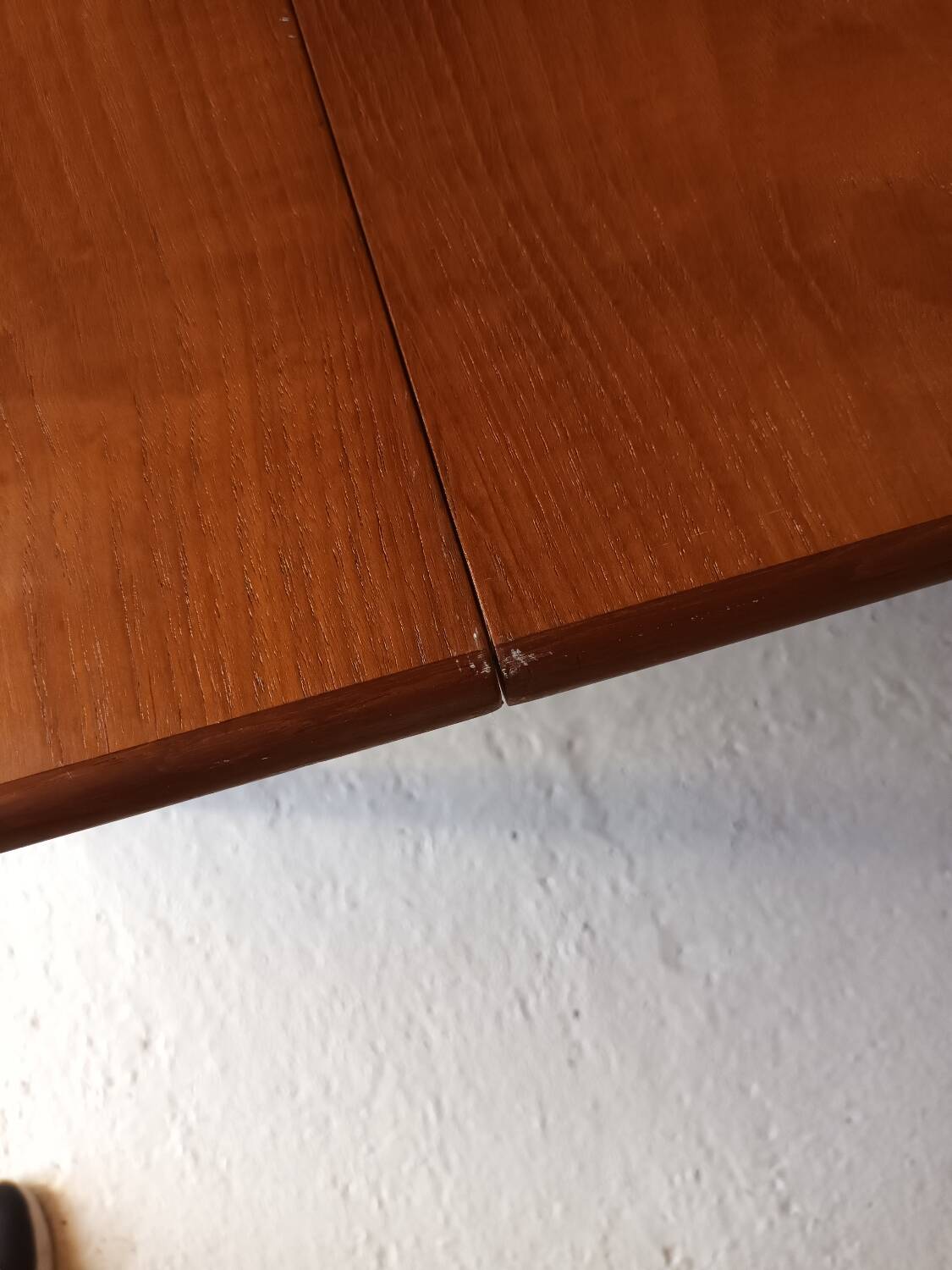 Scandinavian round table