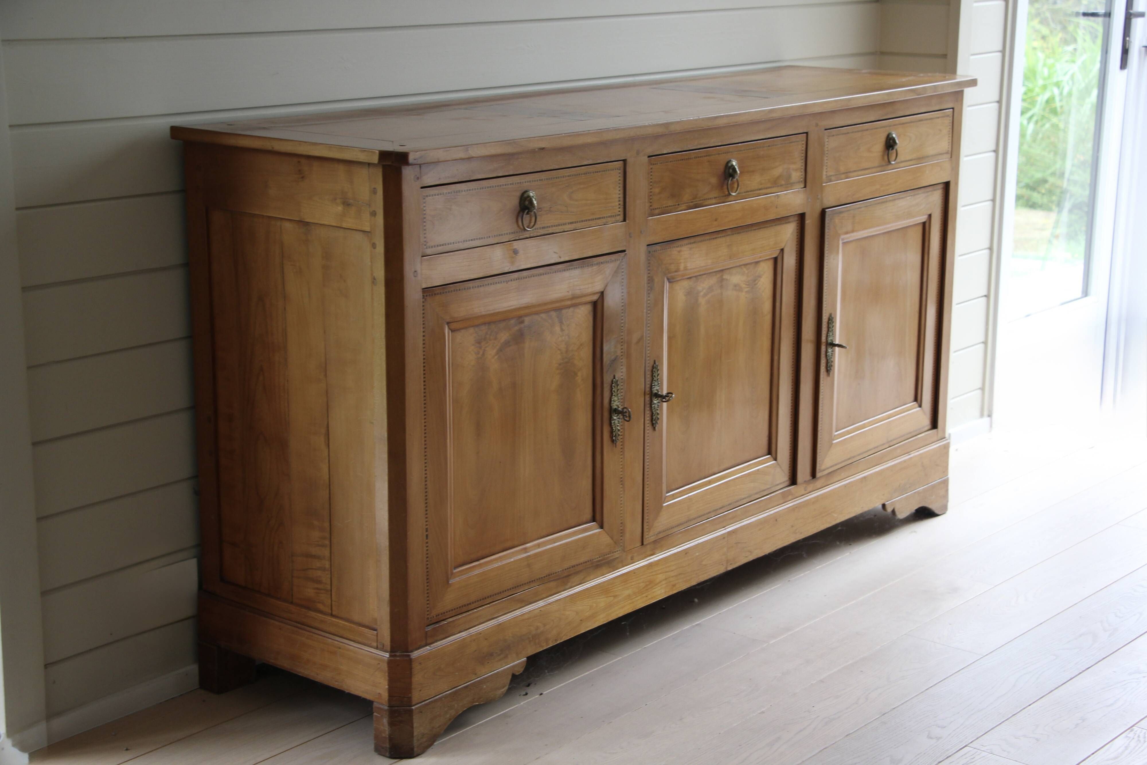 Buffet in a Restauration style enfilade