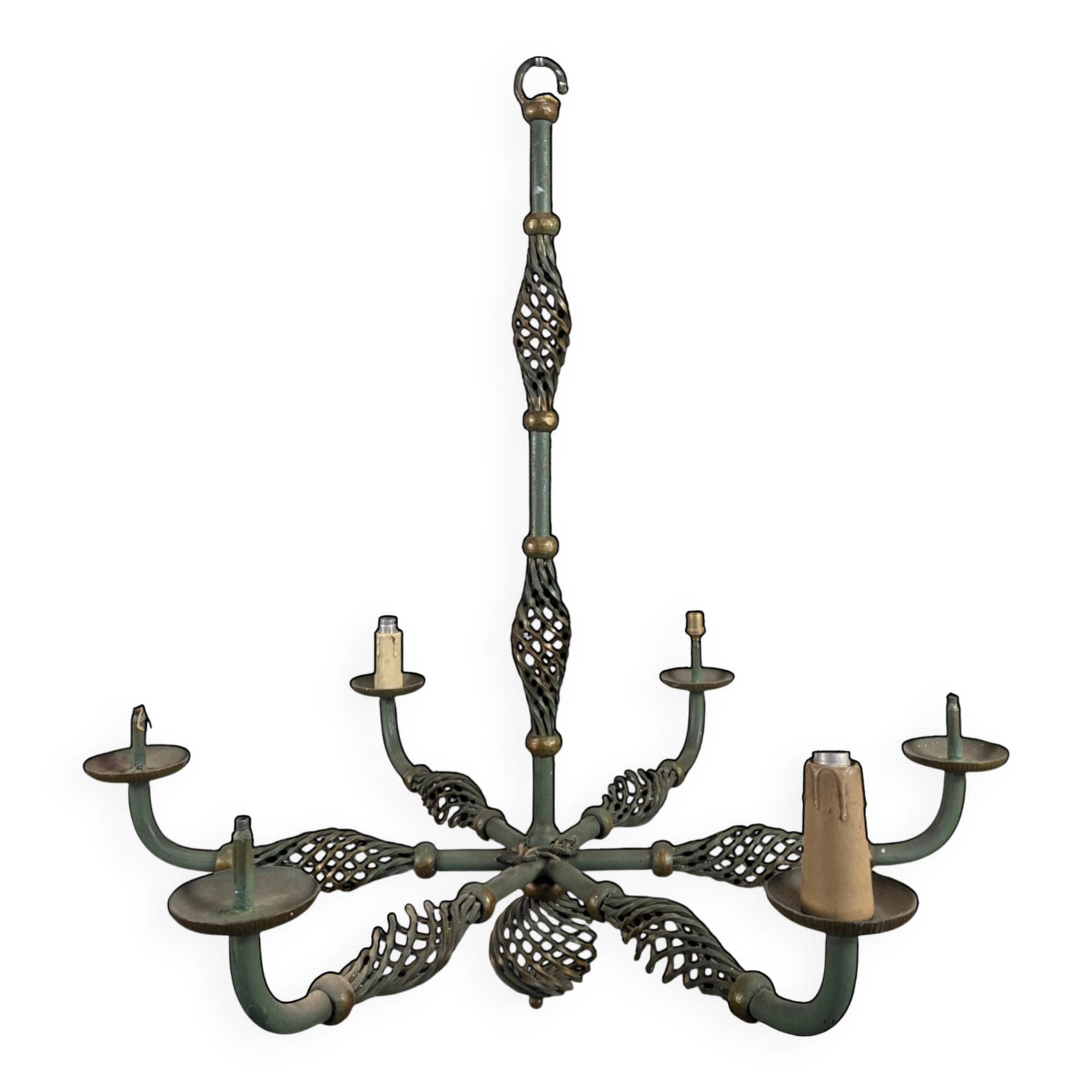 Grand lustre à six bras en fer forgé patiné vert et laiton