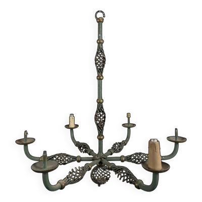 Grand lustre à six bras en fer forgé patiné vert et laiton