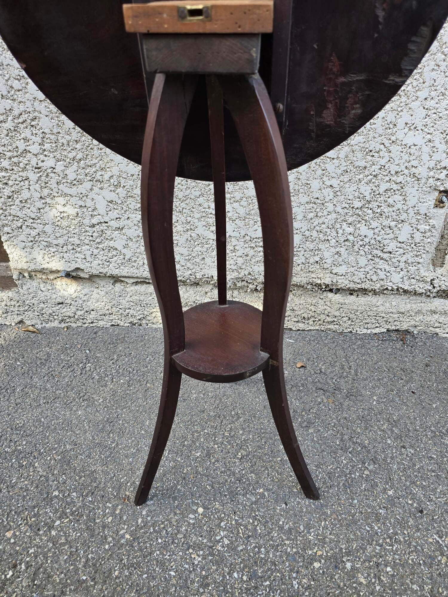 Tripod gueridon in mahogany with a tilting top – Directoire period / early 19th century
