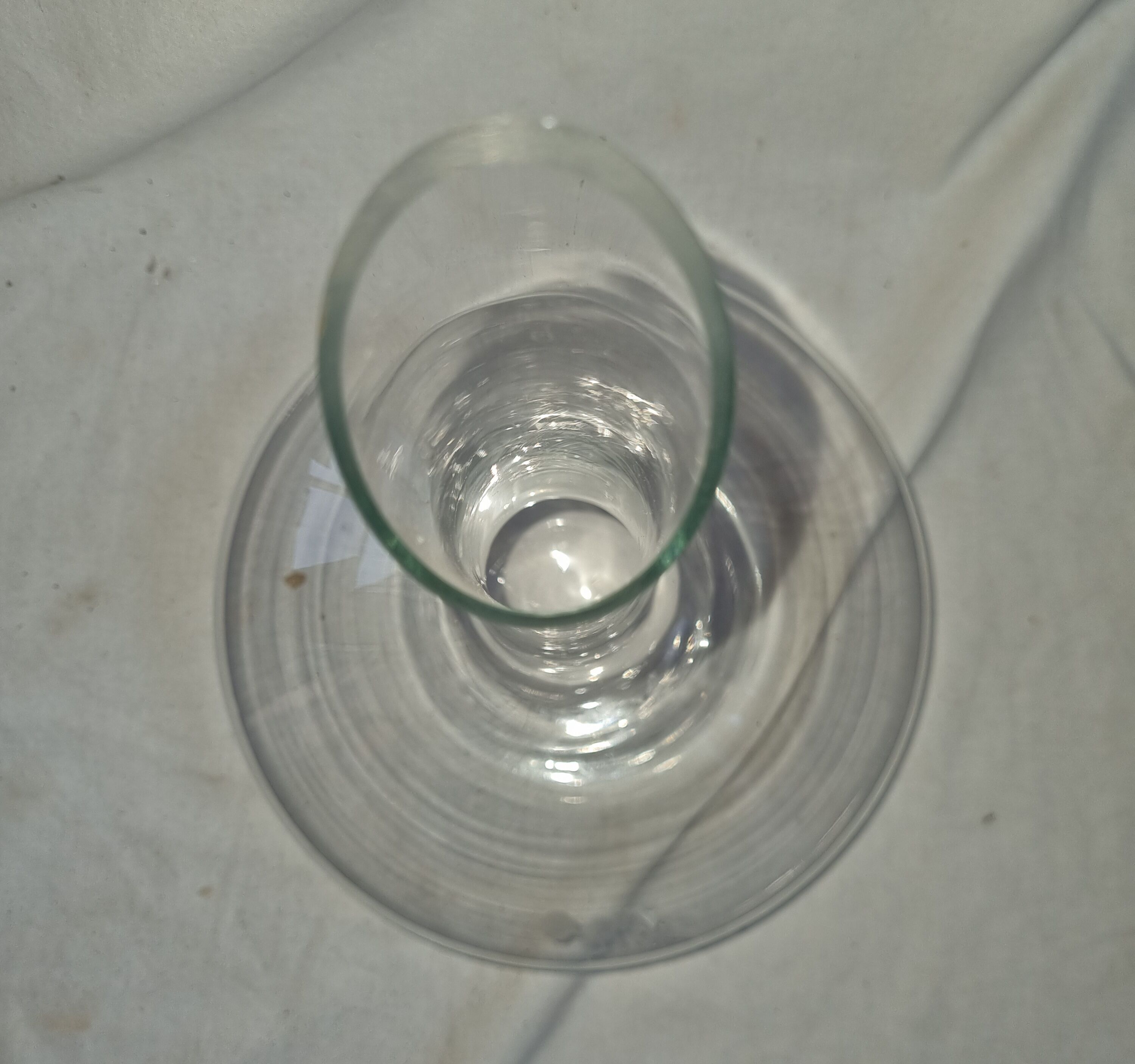 Carafe to decant the wine