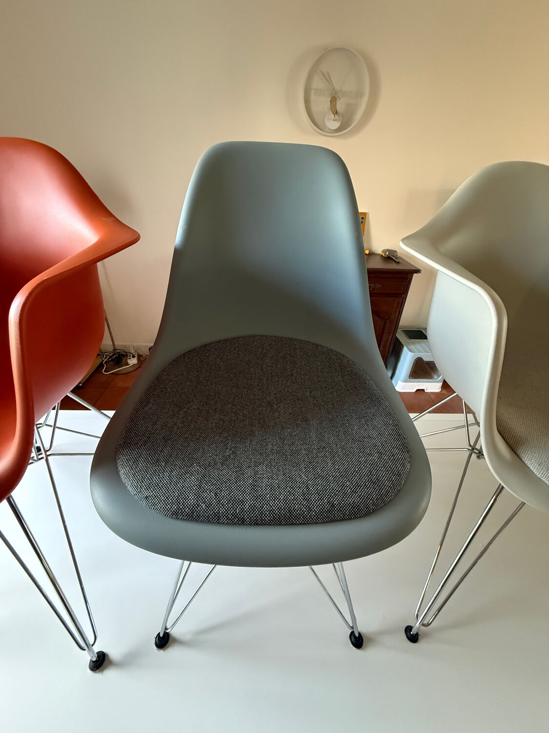 5 Vitra chairs