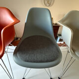5 Vitra chairs