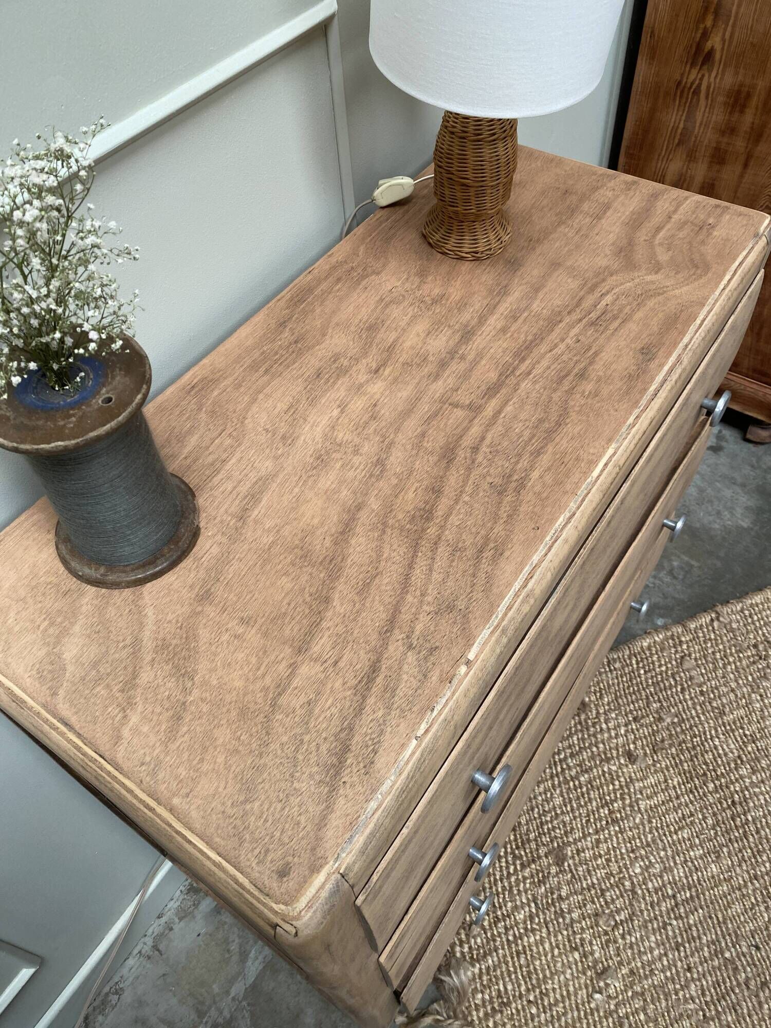 Moustache leg commode (renovated)