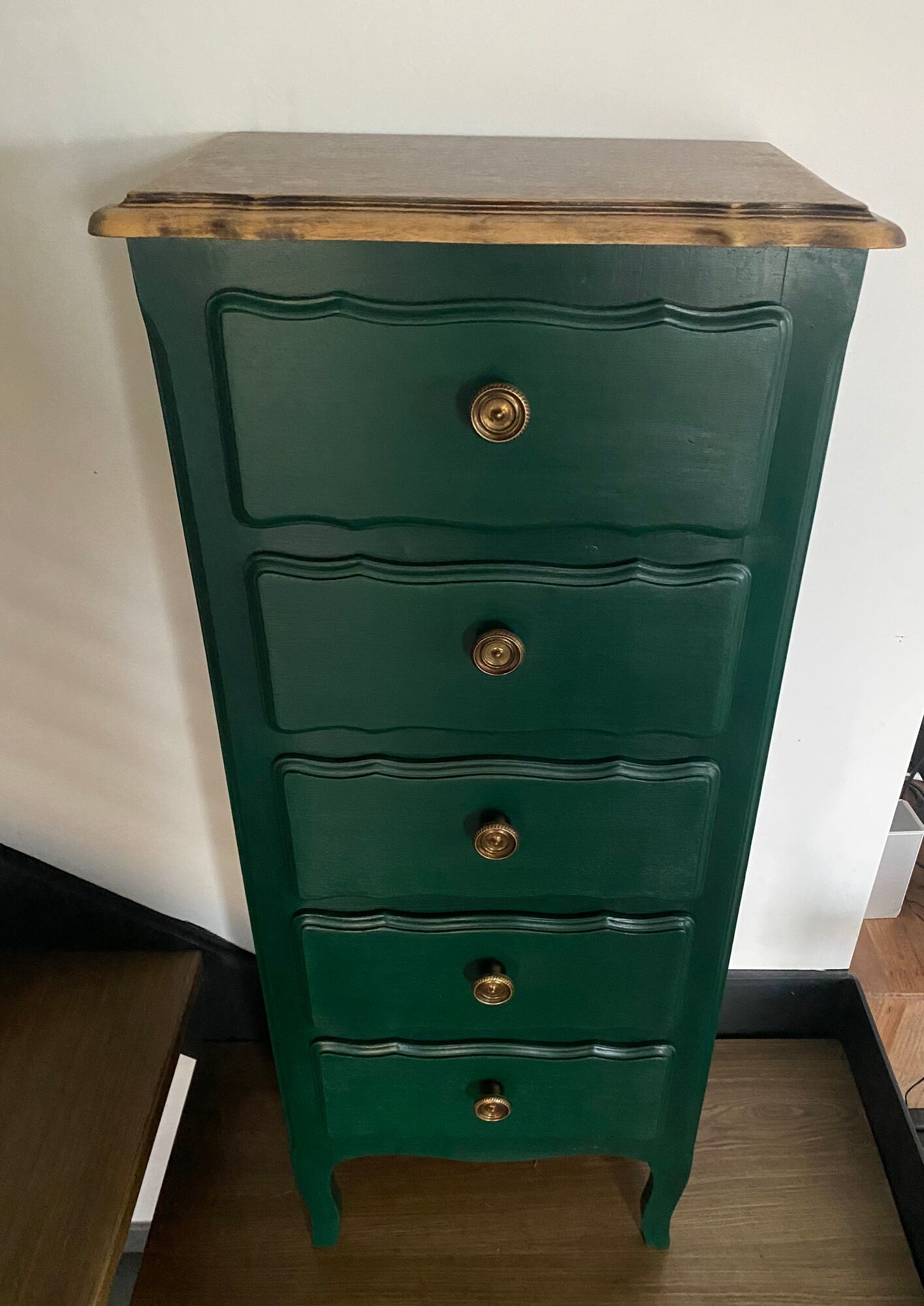 Chiffonnier 5 tiroirs relooké vert sapin et bois brut