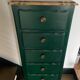 Chiffonnier 5 tiroirs relooké vert sapin et bois brut