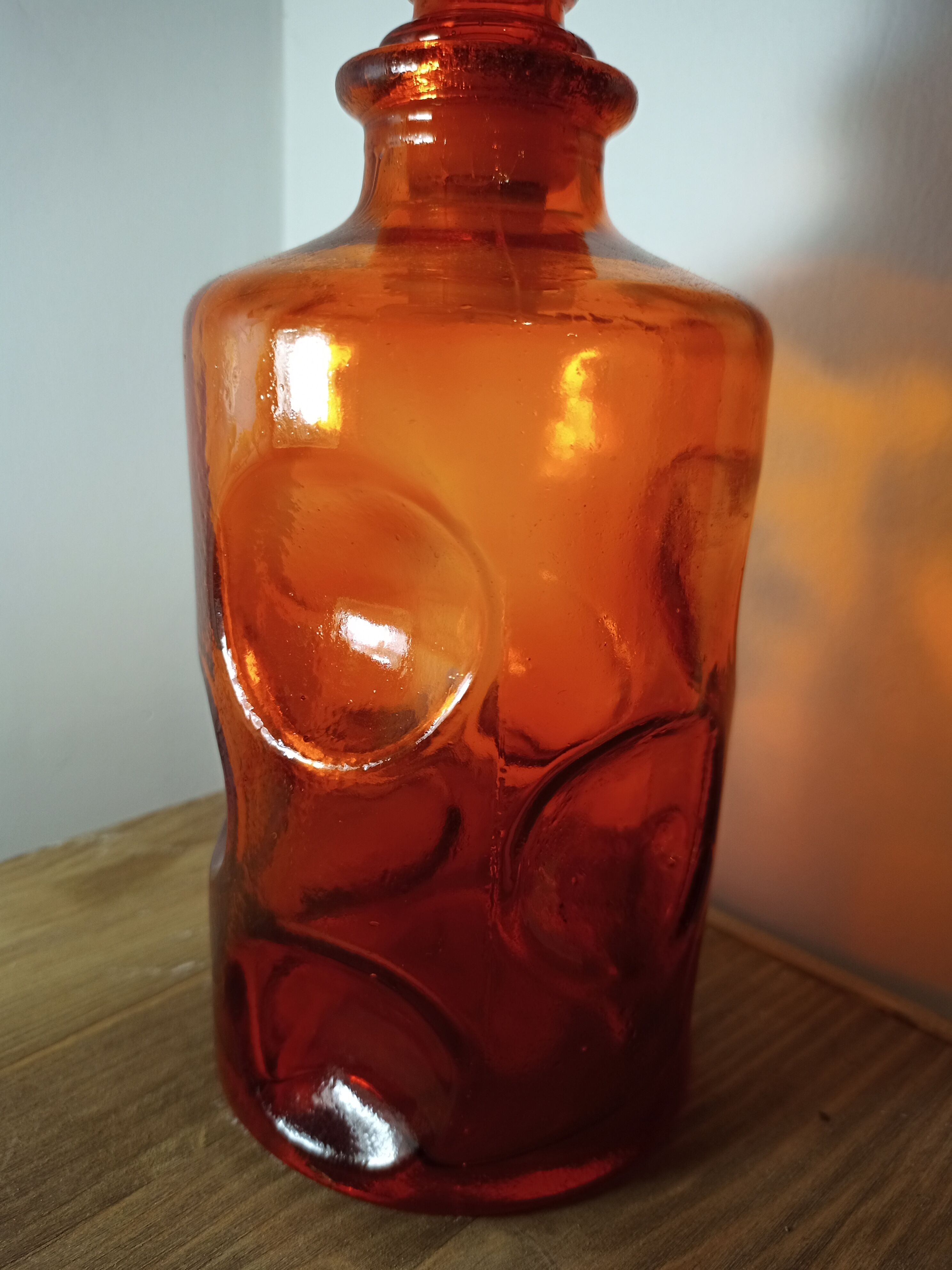 Red carafe with molded glass with hollow bubbles