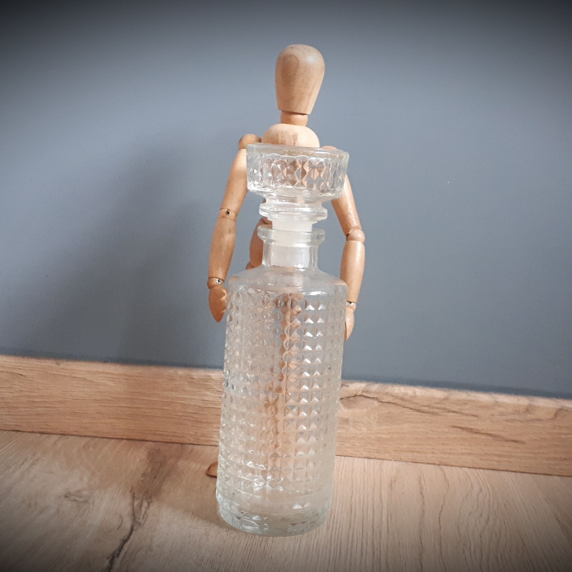 Round whiskey carafe