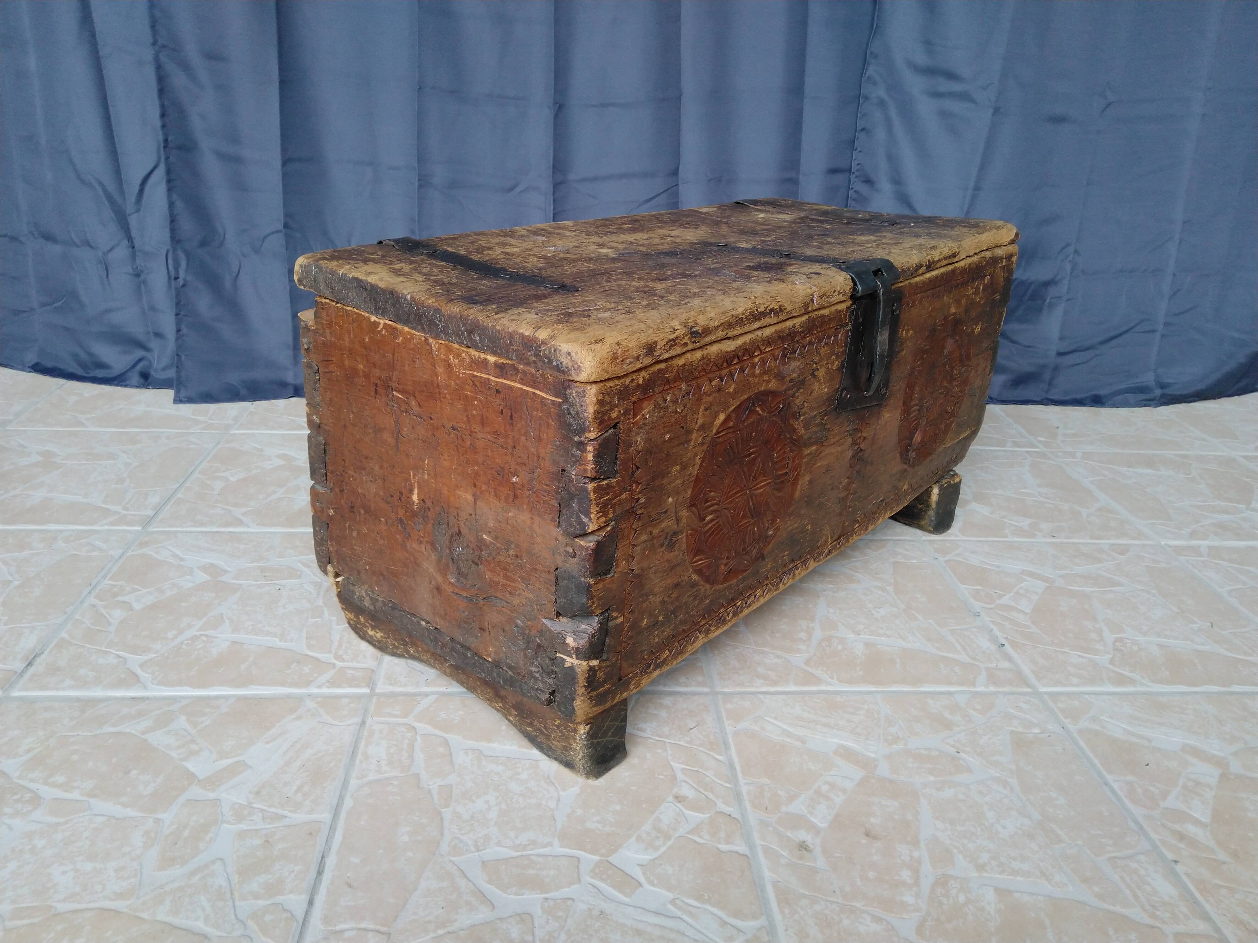 Queyras box in larch EIGHTEENTH