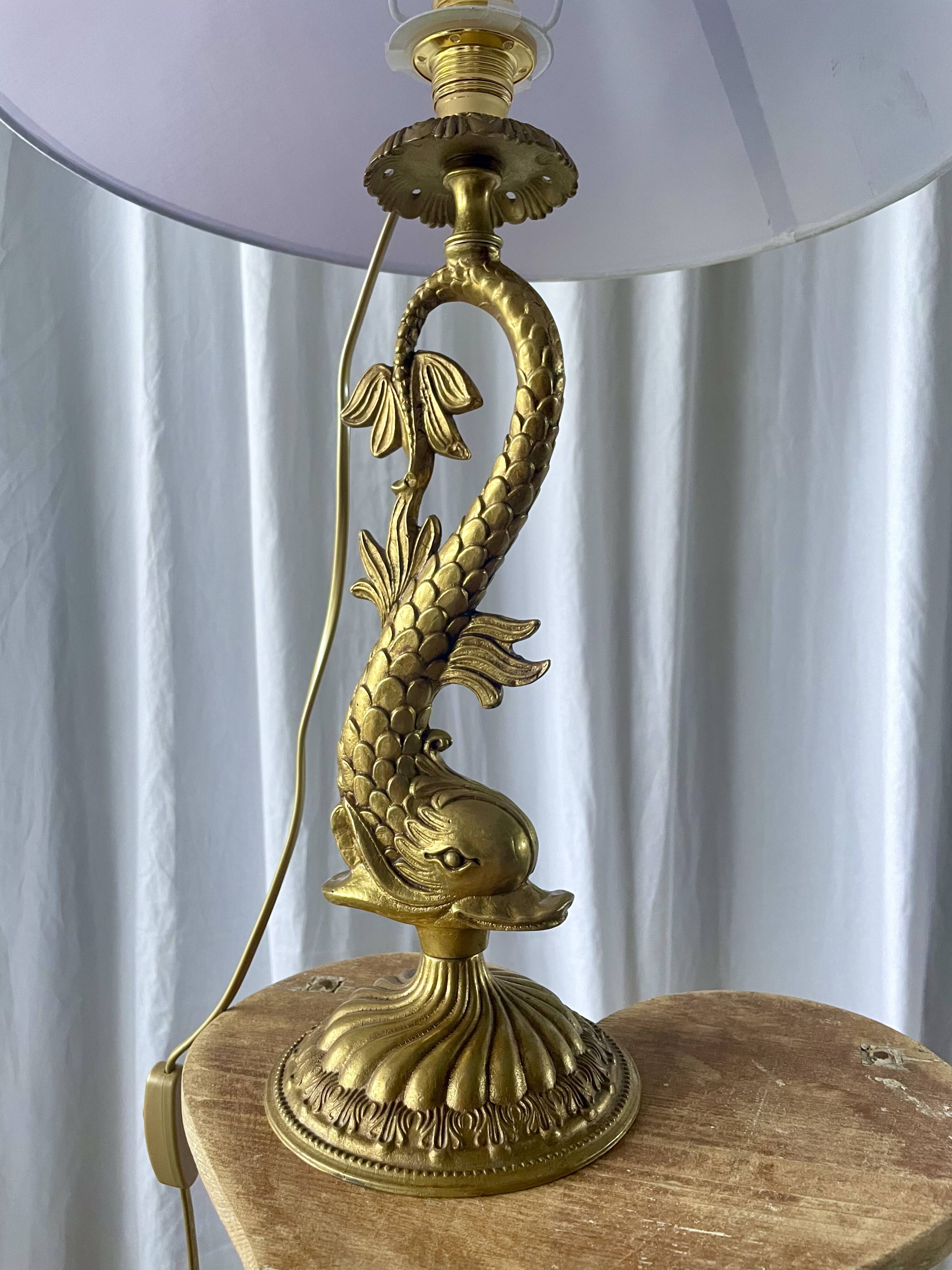 Lampe dauphin en bronze doré style Louis XV