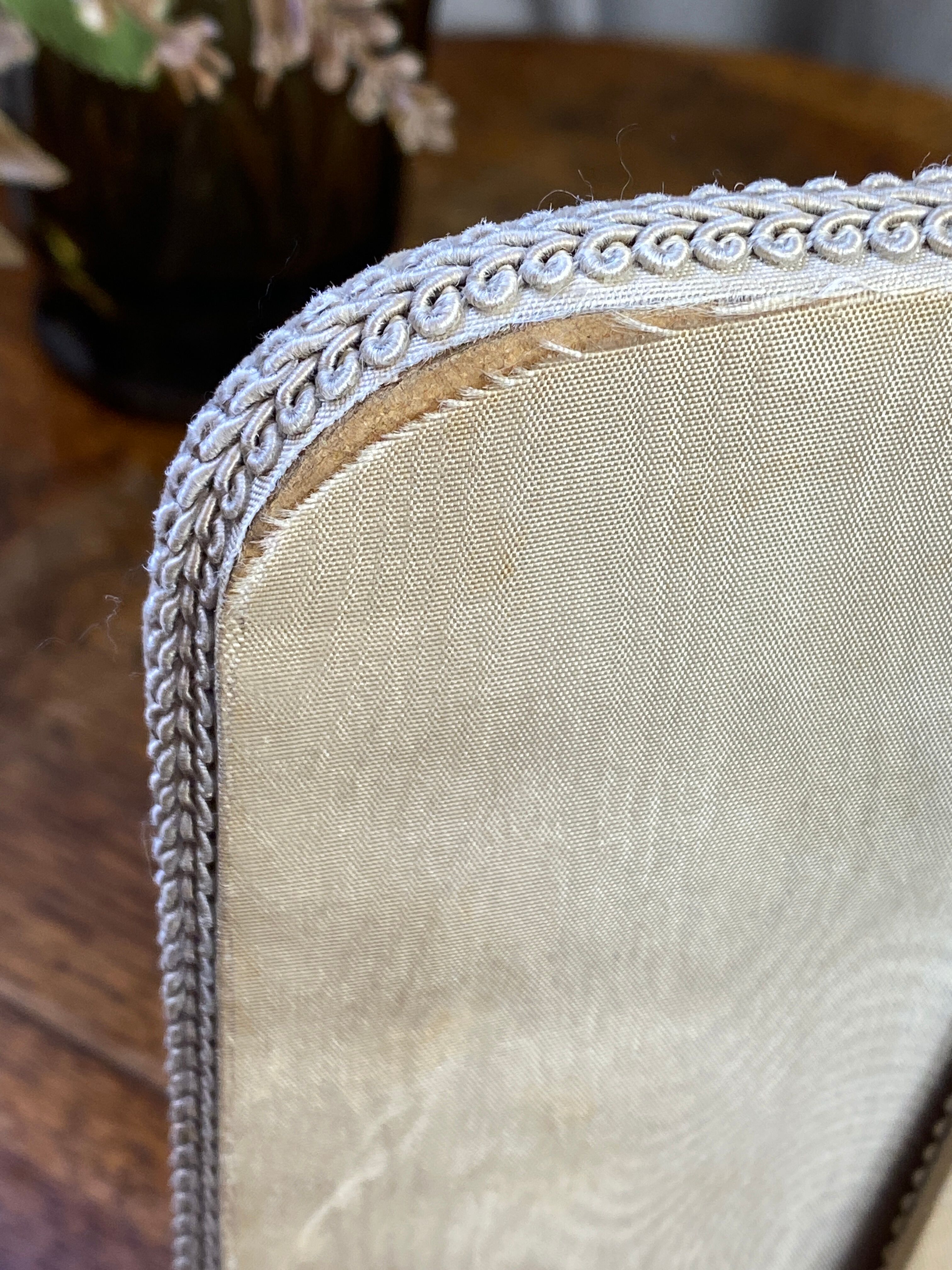 Velvet tabletop mirror