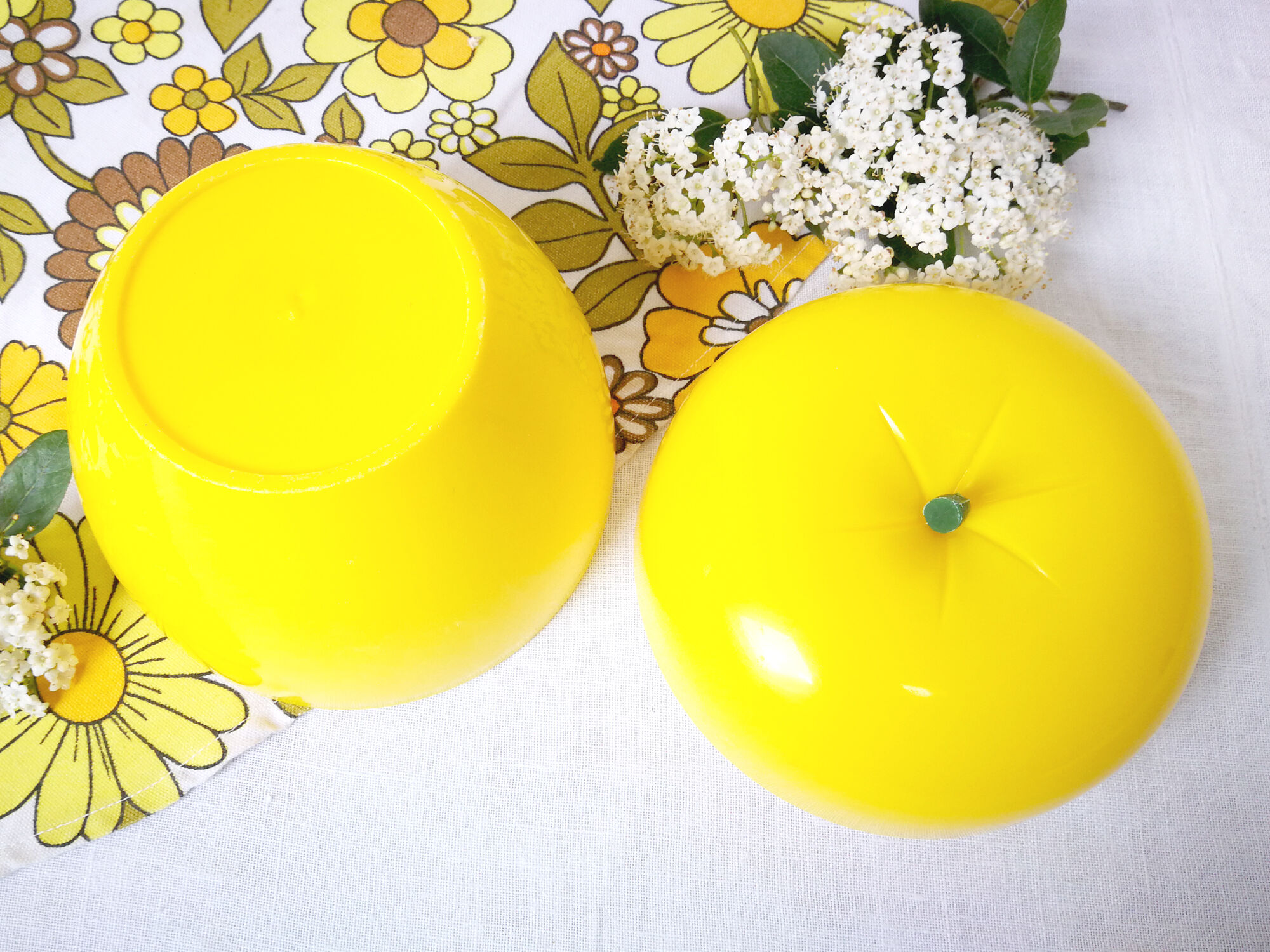 Yellow Ice Cube Apple / Vintage Ice Bucket