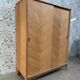 Armoire vintage avec penderie et portes coulissantes, rénovée
