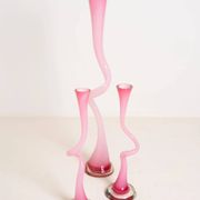 3 vases en verre rose tourbillonnant