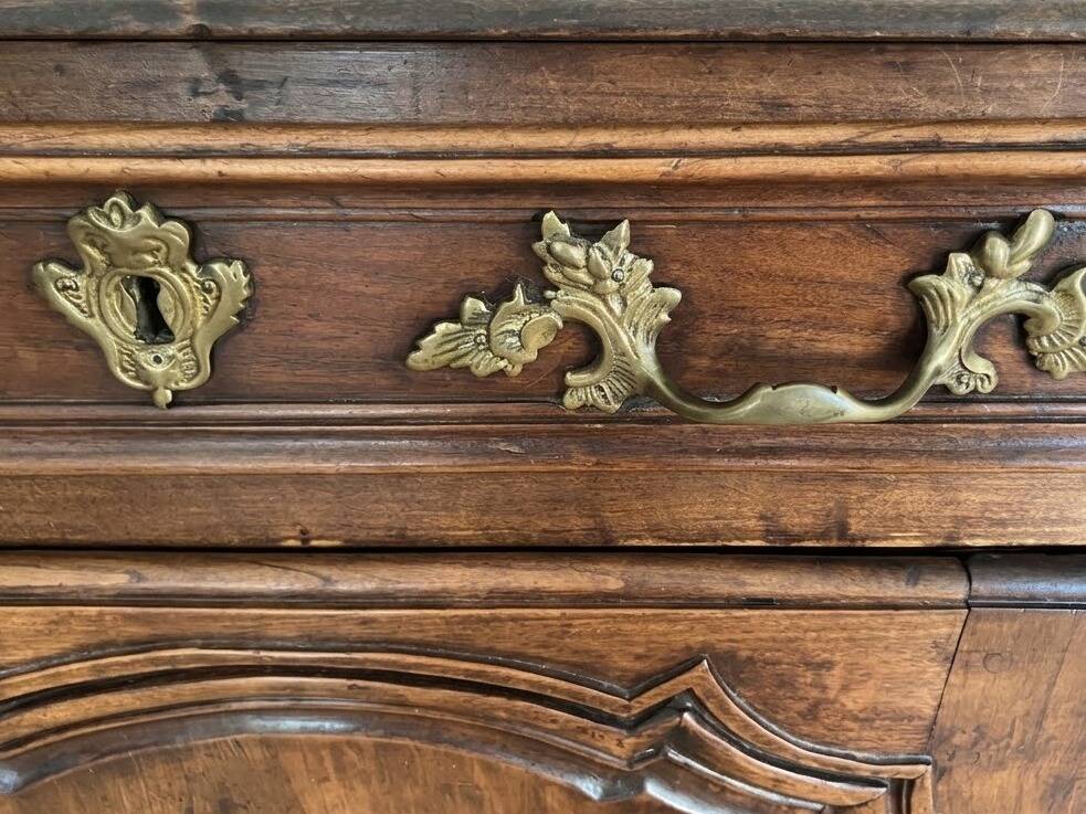 Buffet bas ancien style Louis XV en bois massif