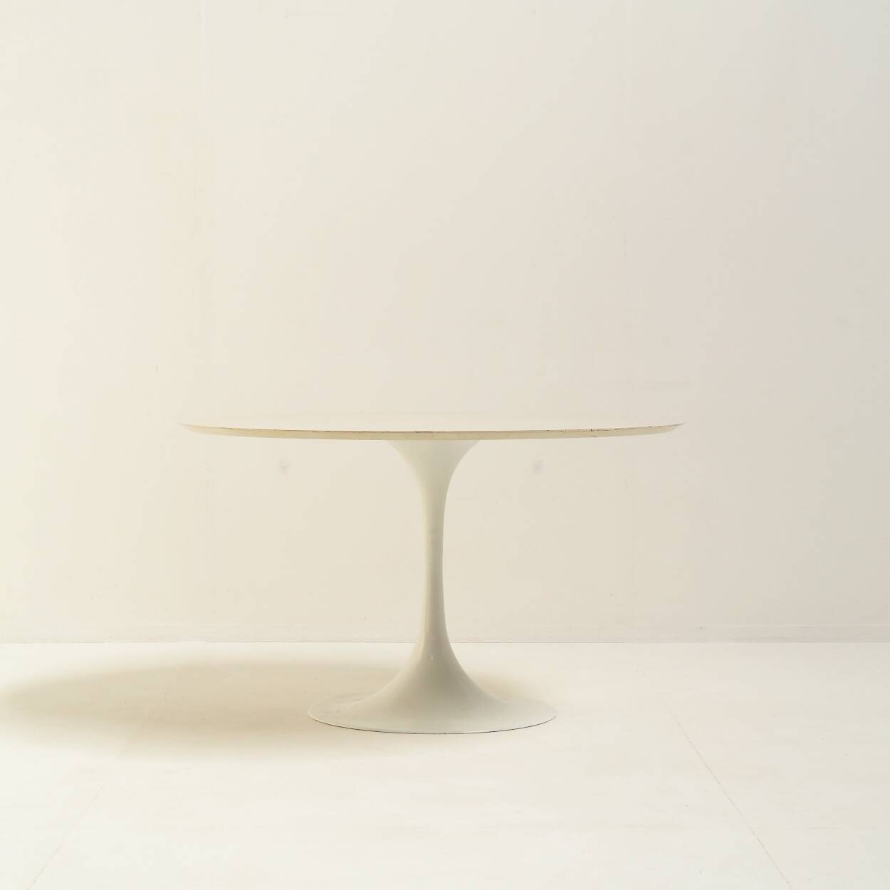 Rare Pedestal Dining Table by Raymond Loewy for Doubinski Frères, DF2000 se