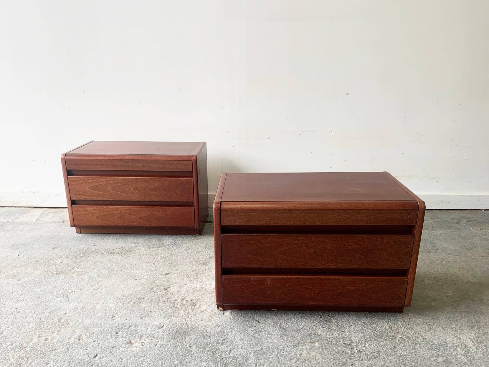 Paire de tables de chevet modernes du milieu du siècle 1970 par Moser