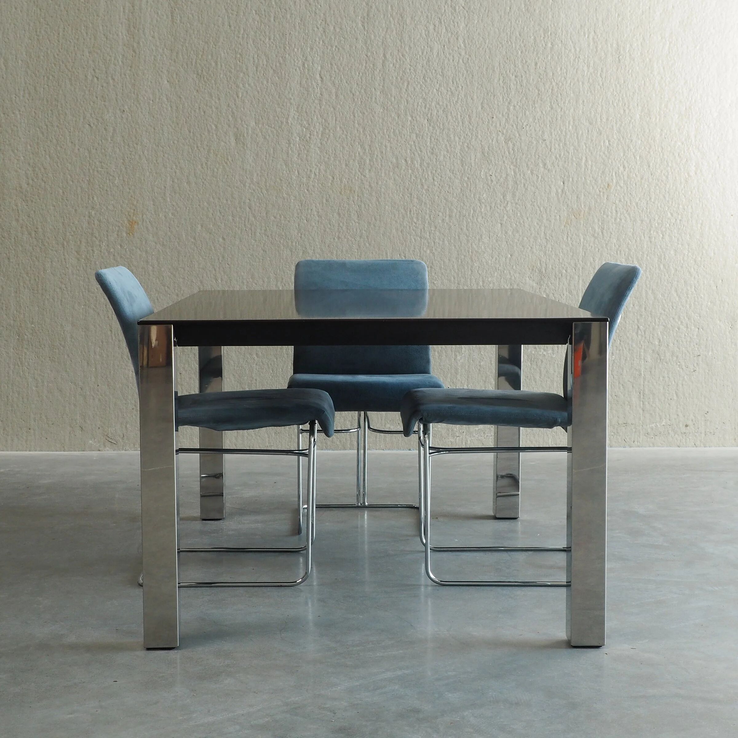 Dining set by Saporiti
