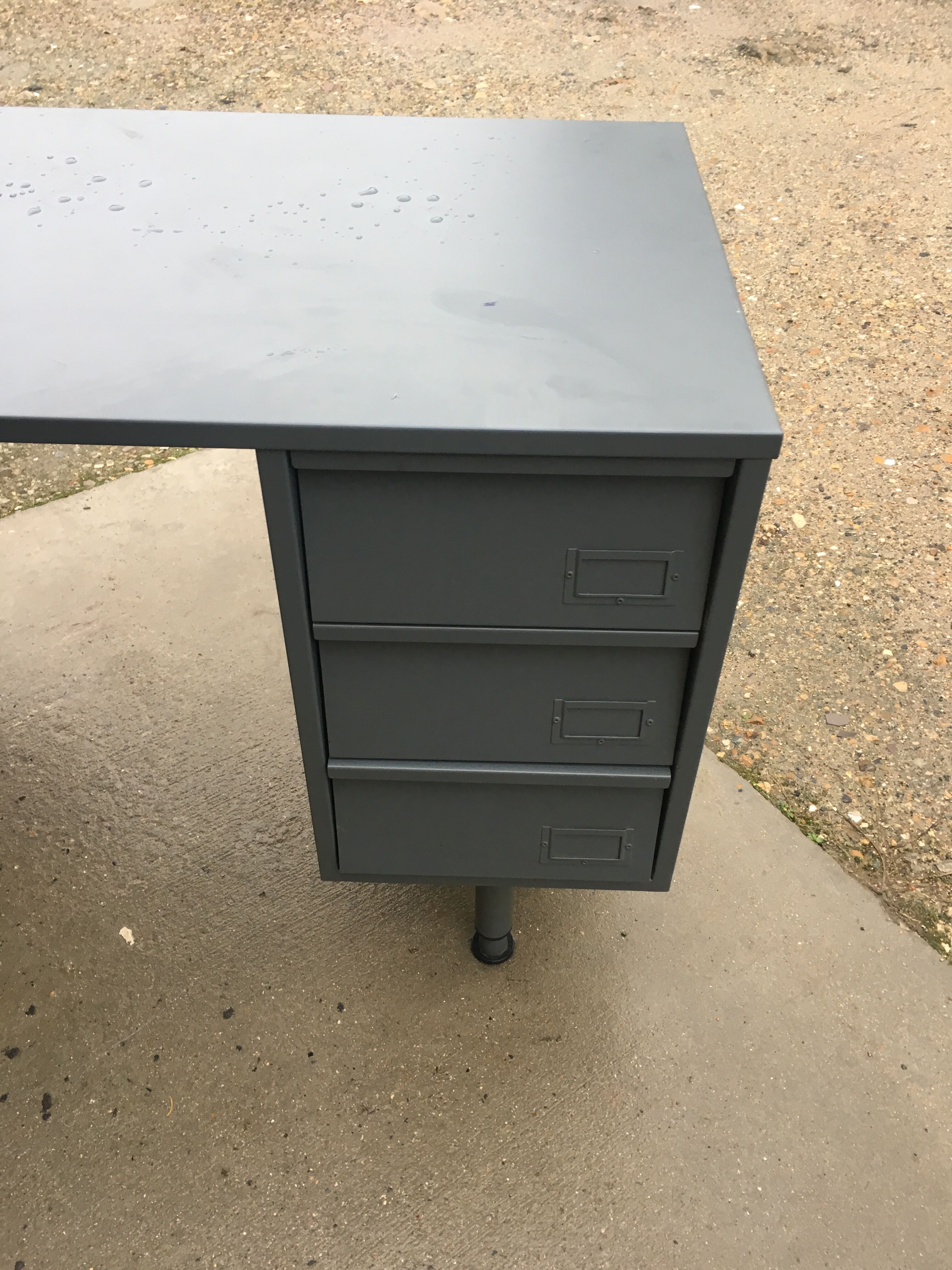 Bureau metal industriel