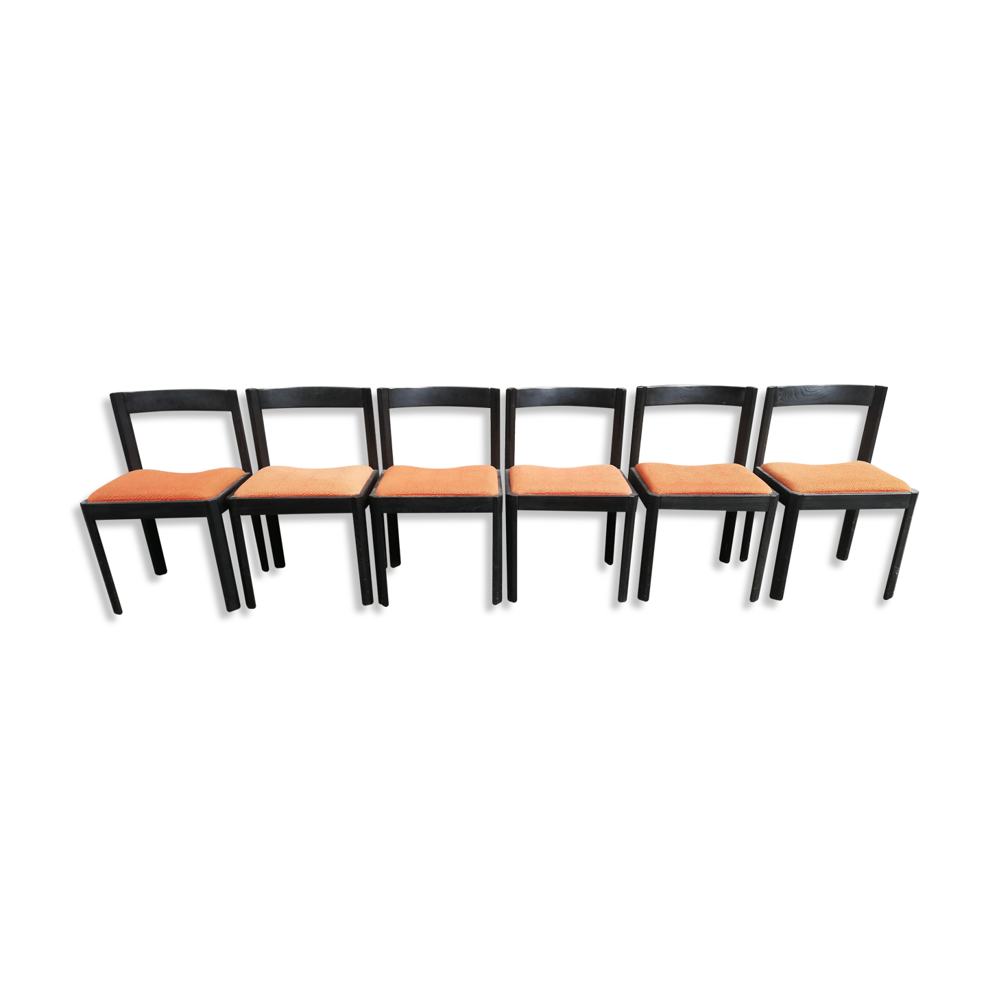Chaises design graphique brutaliste 1970