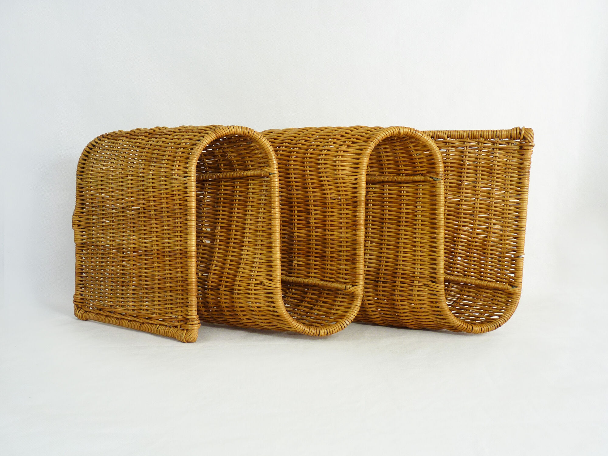 Magazine holder  in rattan wicker, wave shape 70s
