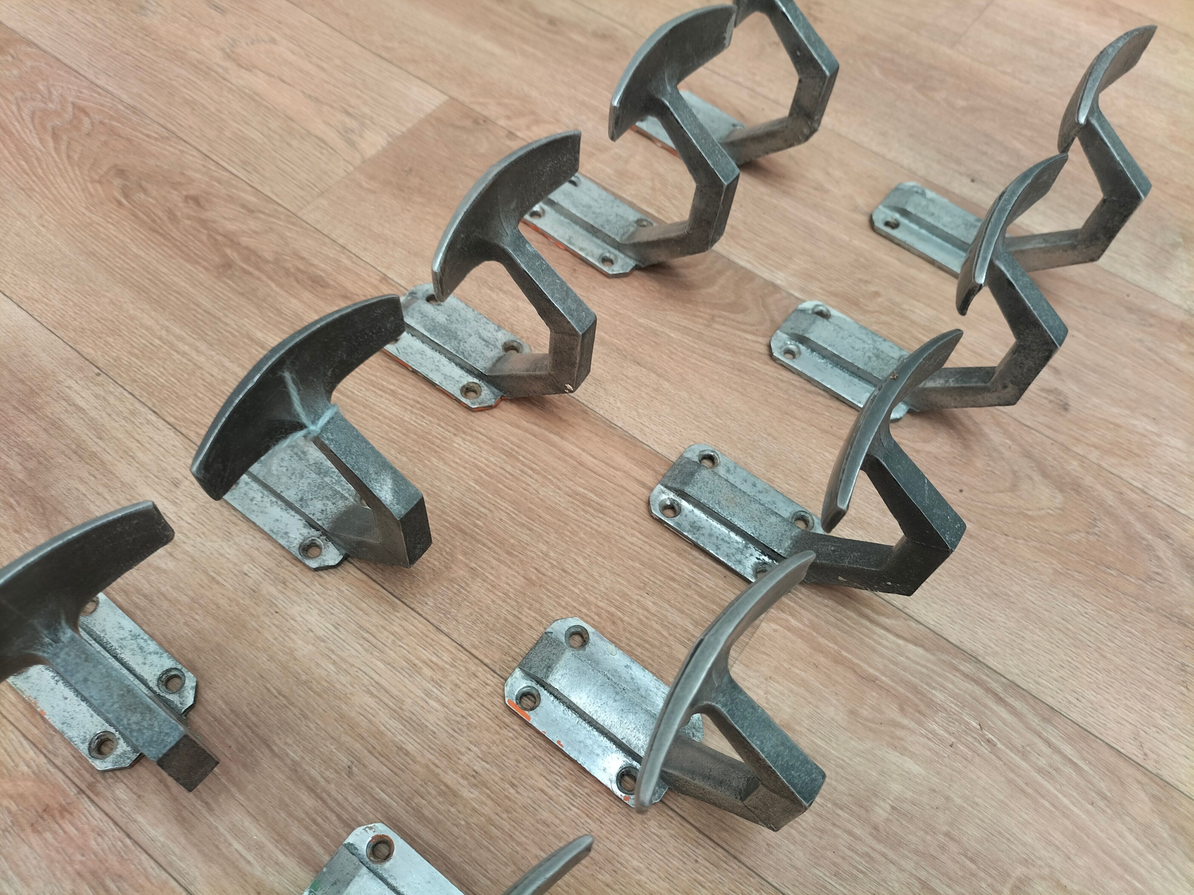 Lot de 16 patères