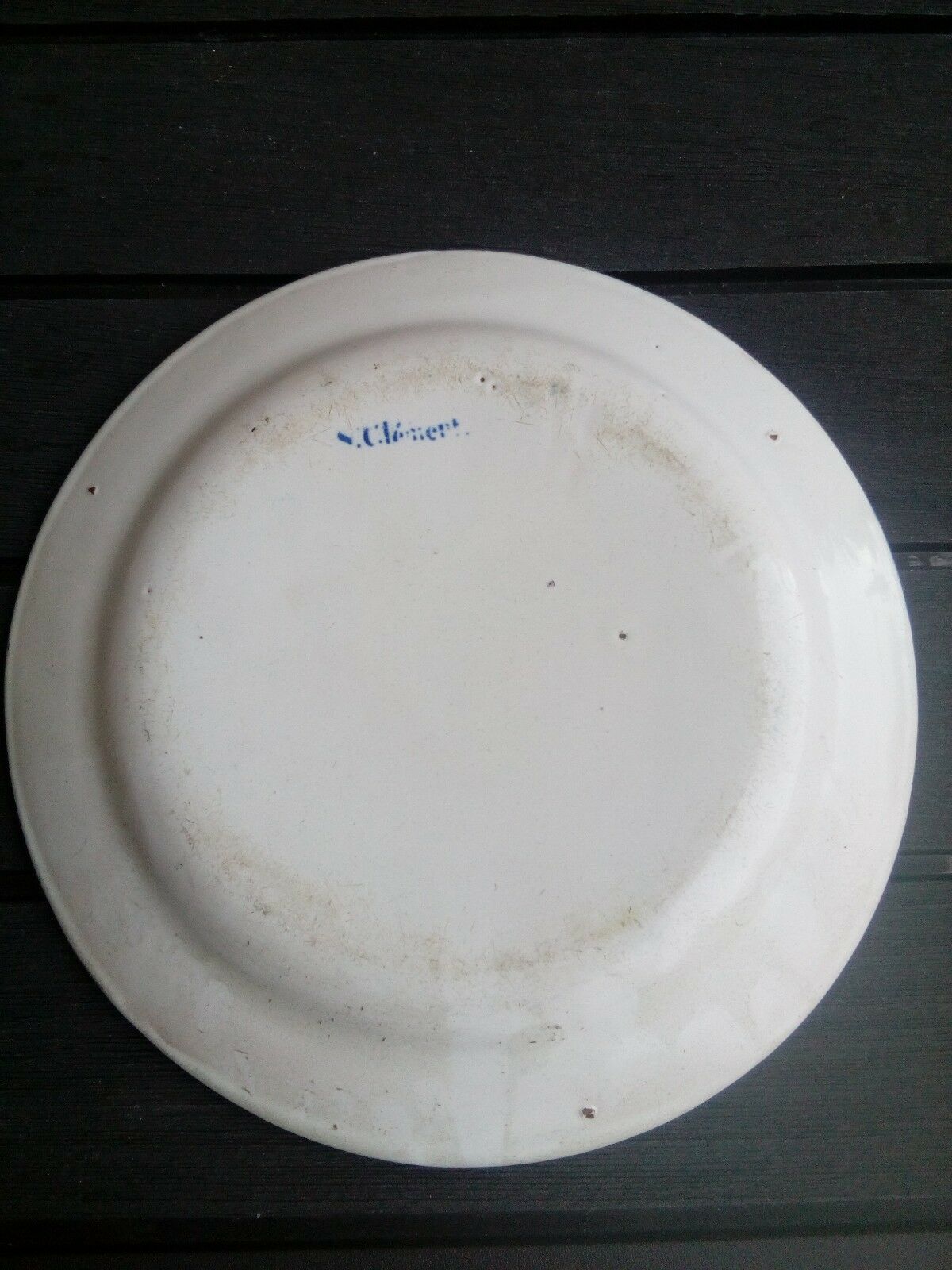 Signed plate on the back of Saint Clement decorated with bouquet of flowers