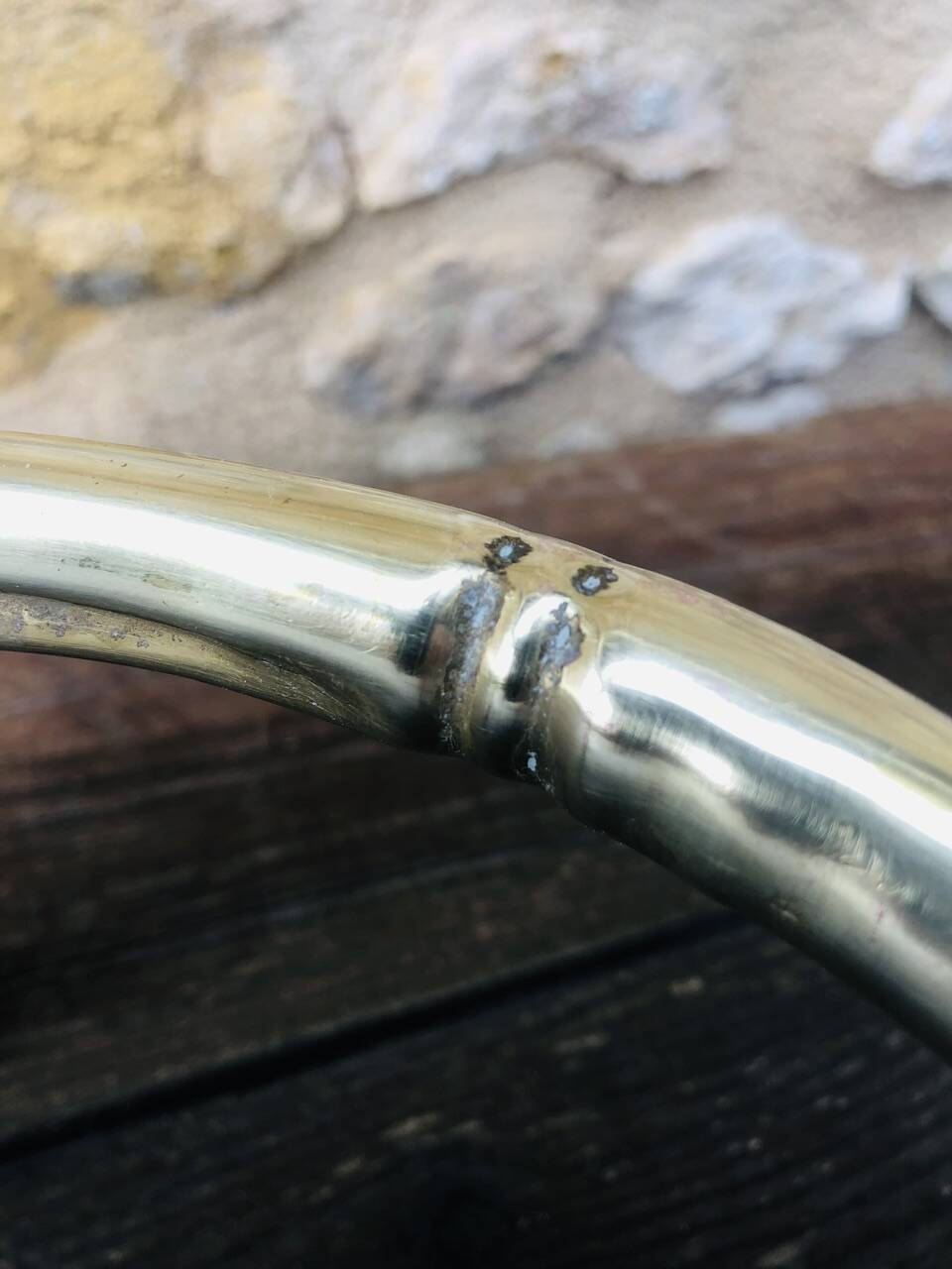 Vintage faux bamboo pedestal table in brass with 2 glass shelves