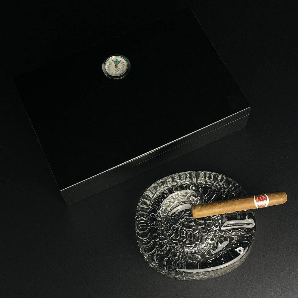 Vintage frosted glass ashtray by Kosta Boda, Sweden, 1970s.