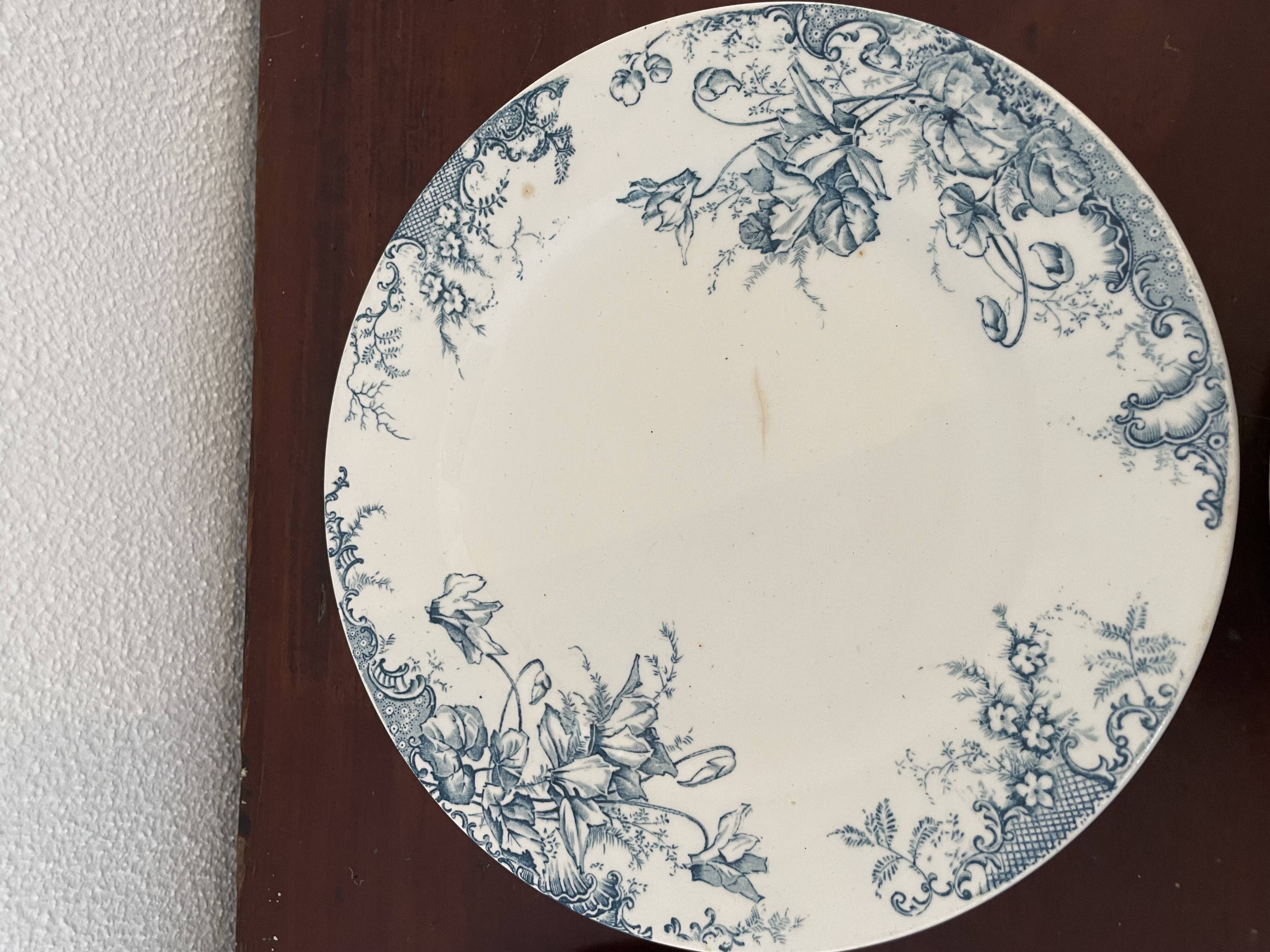 4 Clairefontaine ironstone flat plates, Cyclamens model